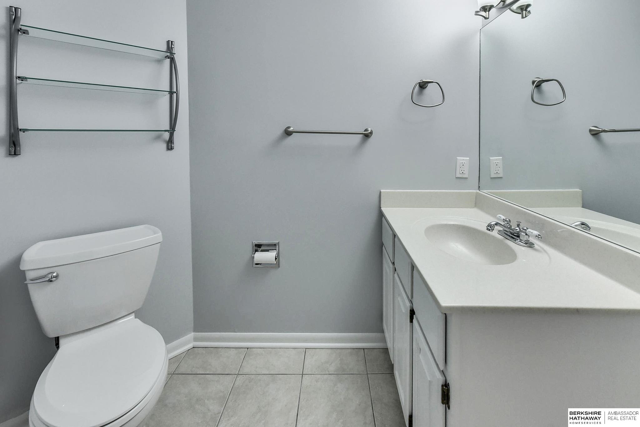 Omaha, Nebraska 68102, United States, 2 Bedrooms Bedrooms, ,2 BathroomsBathrooms,Residential,Active,54427