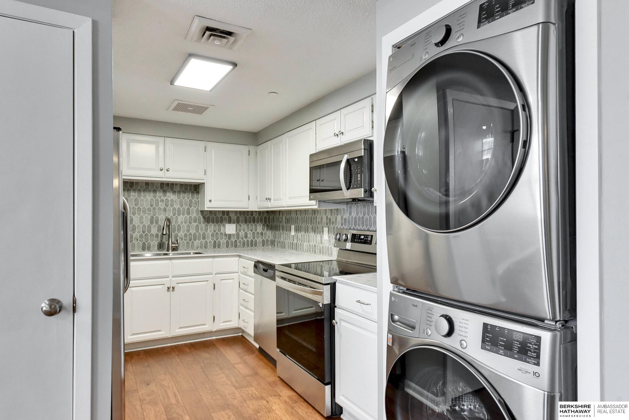 Omaha, Nebraska 68102, United States, 2 Bedrooms Bedrooms, ,2 BathroomsBathrooms,Residential,Active,54427