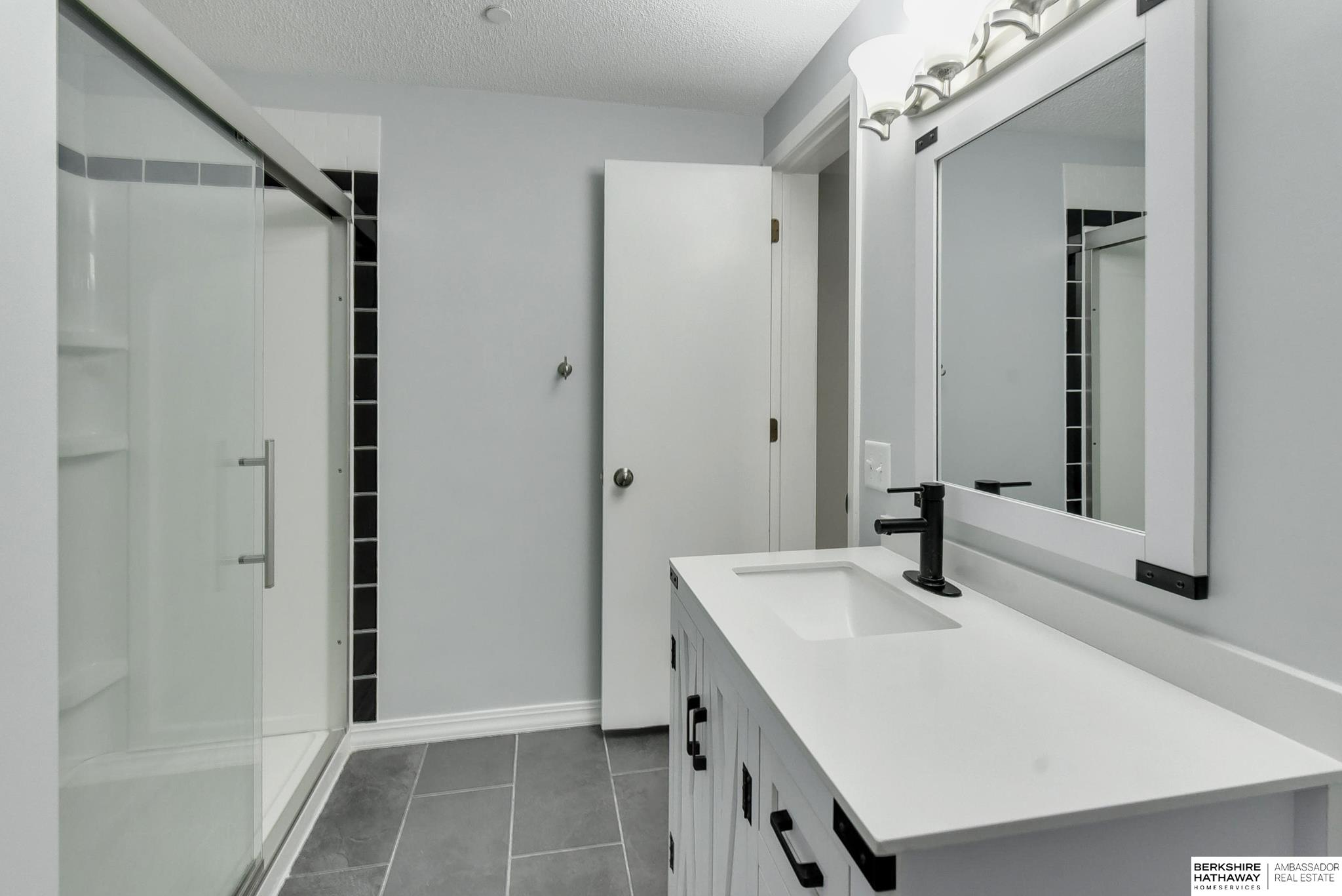 Omaha, Nebraska 68102, United States, 2 Bedrooms Bedrooms, ,2 BathroomsBathrooms,Residential,Active,54427