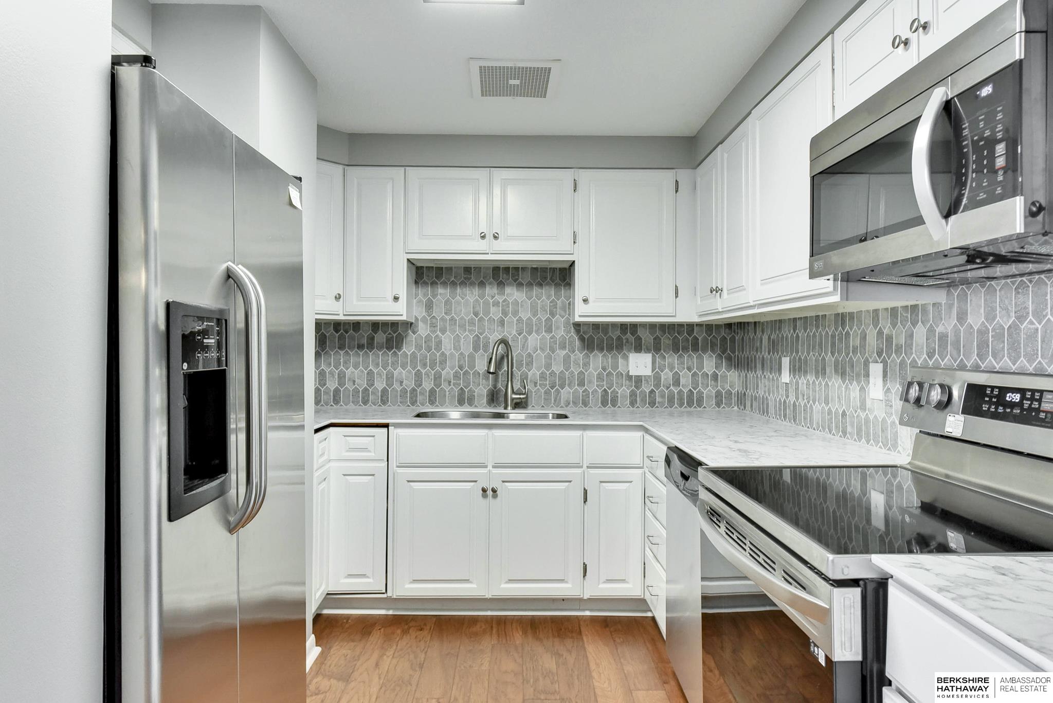 Omaha, Nebraska 68102, United States, 2 Bedrooms Bedrooms, ,2 BathroomsBathrooms,Residential,Active,54427