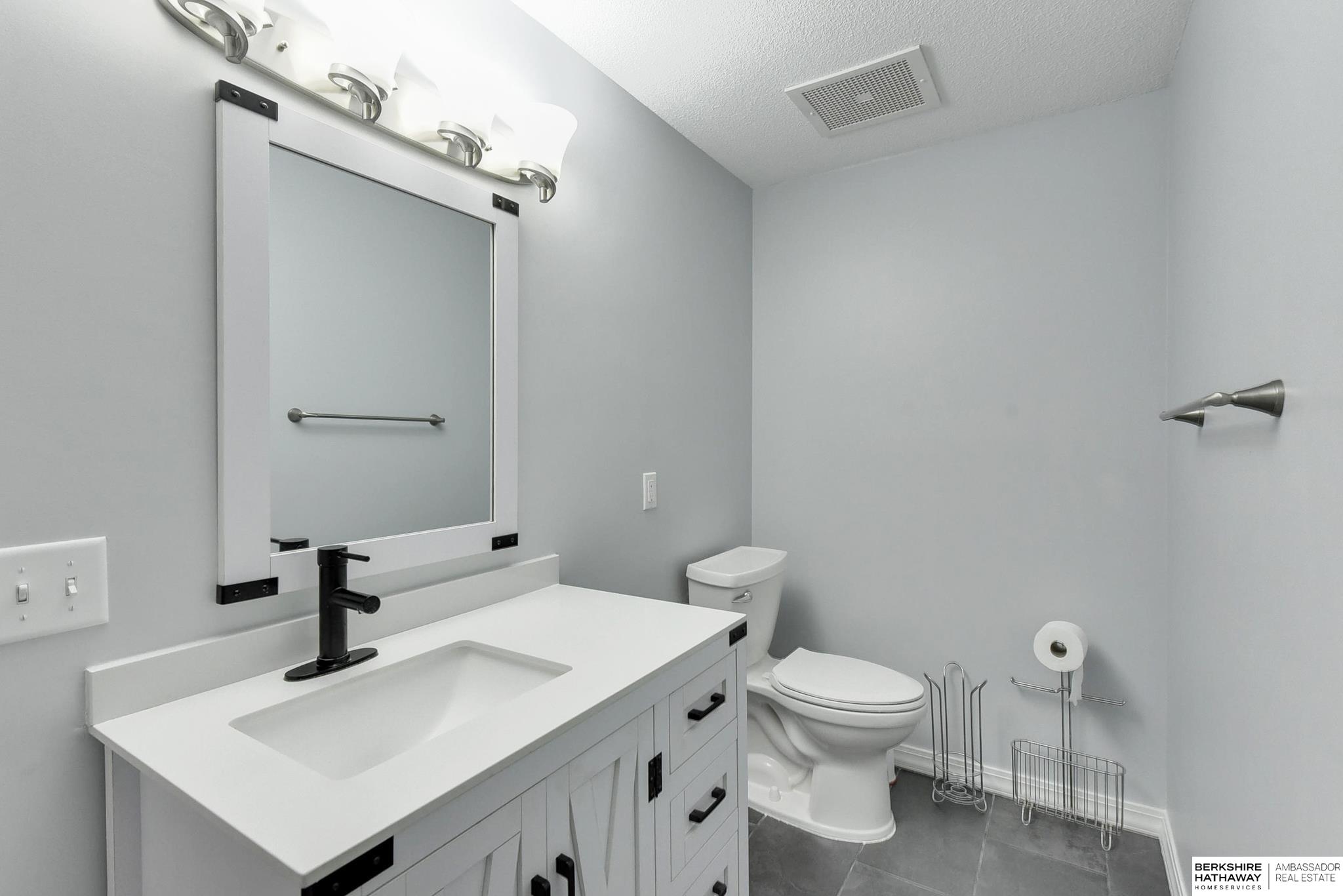 Omaha, Nebraska 68102, United States, 2 Bedrooms Bedrooms, ,2 BathroomsBathrooms,Residential,Active,54427