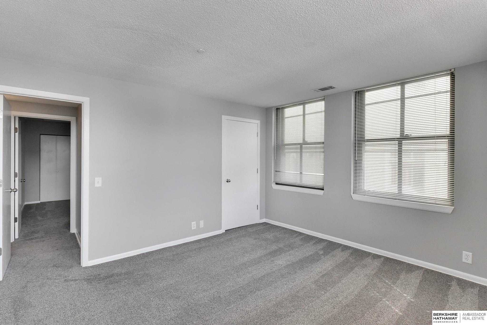 Omaha, Nebraska 68102, United States, 2 Bedrooms Bedrooms, ,2 BathroomsBathrooms,Residential,Active,54427