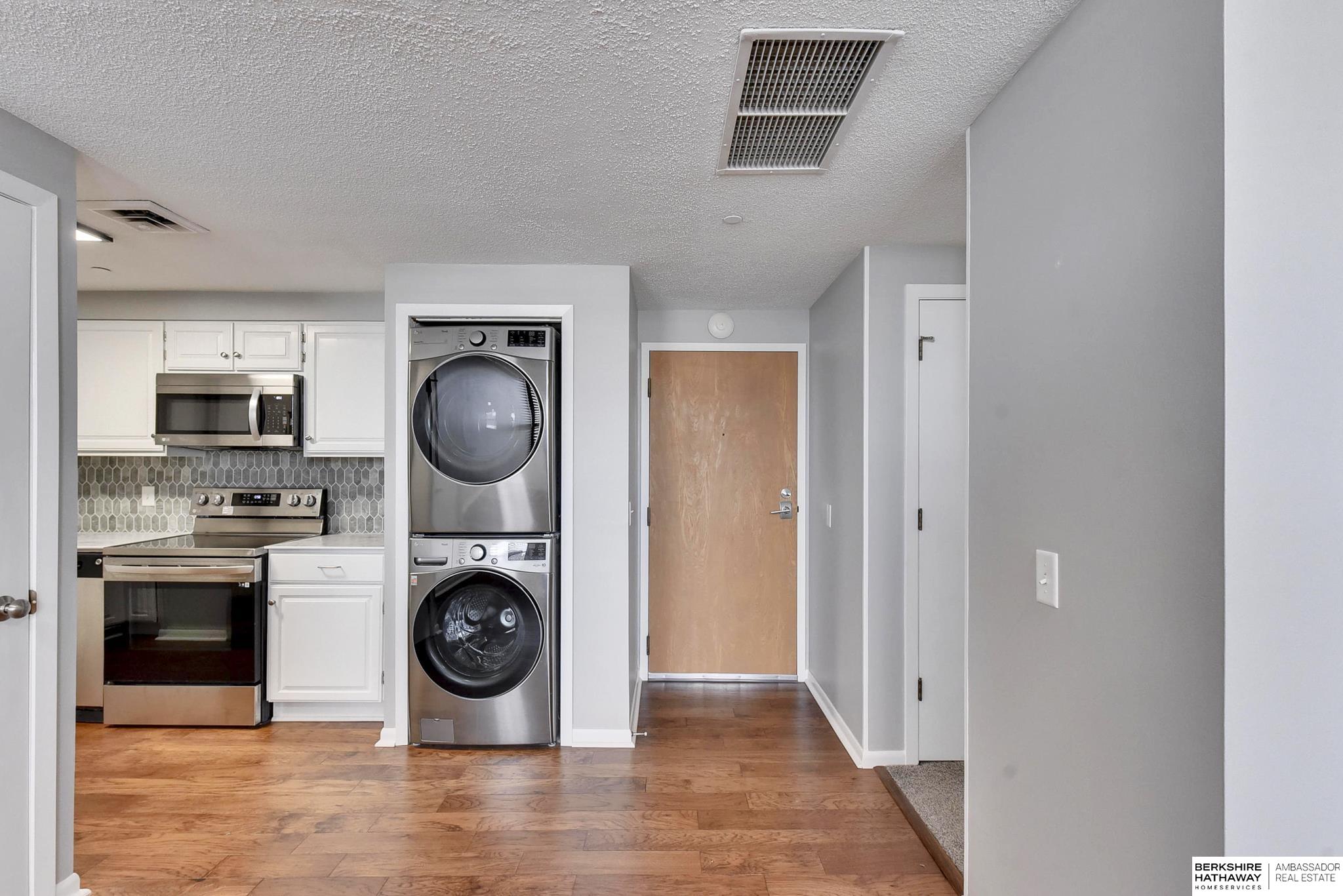 Omaha, Nebraska 68102, United States, 2 Bedrooms Bedrooms, ,2 BathroomsBathrooms,Residential,Active,54427