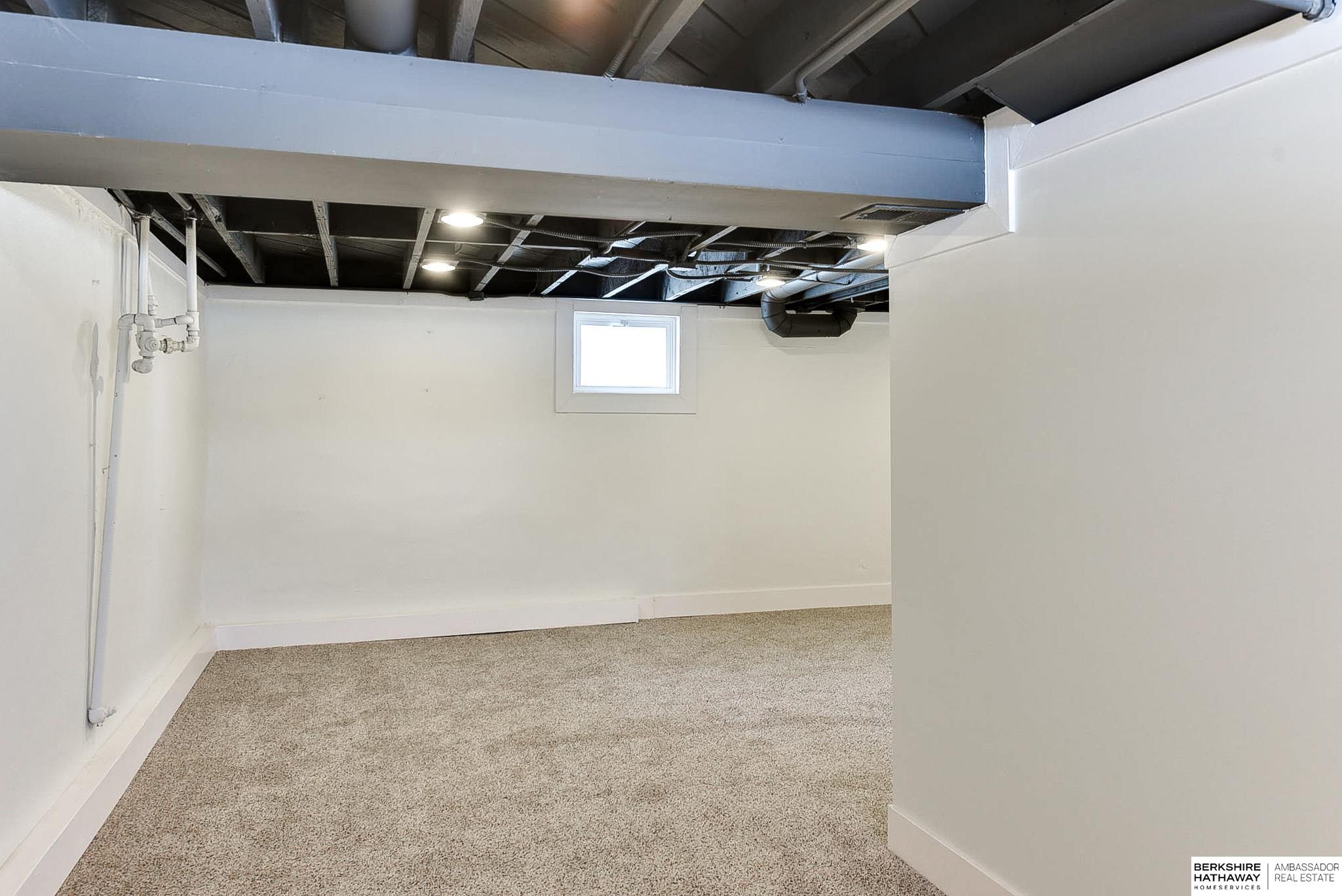 Omaha, Nebraska 68105, United States, 3 Bedrooms Bedrooms, ,3 BathroomsBathrooms,Residential,Active,900