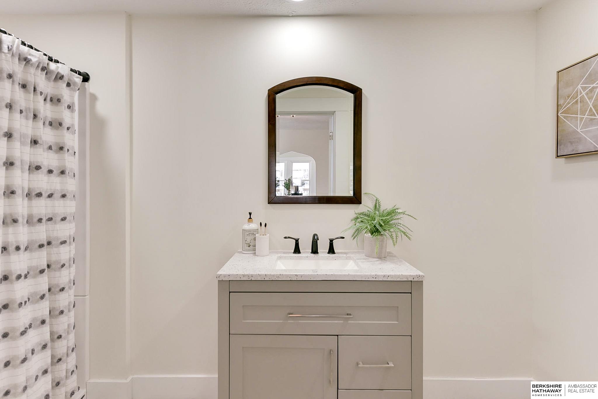 Omaha, Nebraska 68105, United States, 3 Bedrooms Bedrooms, ,3 BathroomsBathrooms,Residential,Active,900