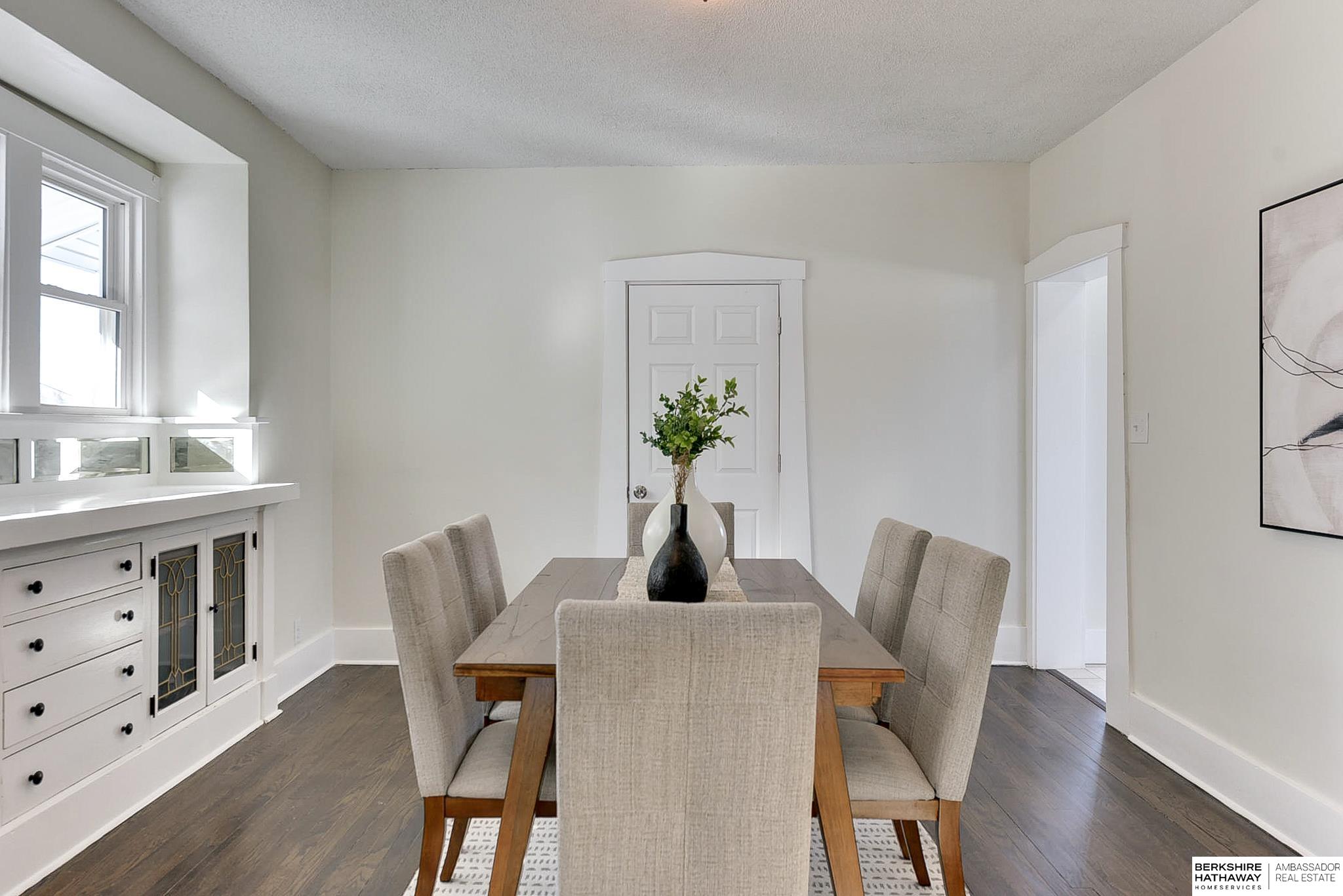 Omaha, Nebraska 68105, United States, 3 Bedrooms Bedrooms, ,3 BathroomsBathrooms,Residential,Active,900