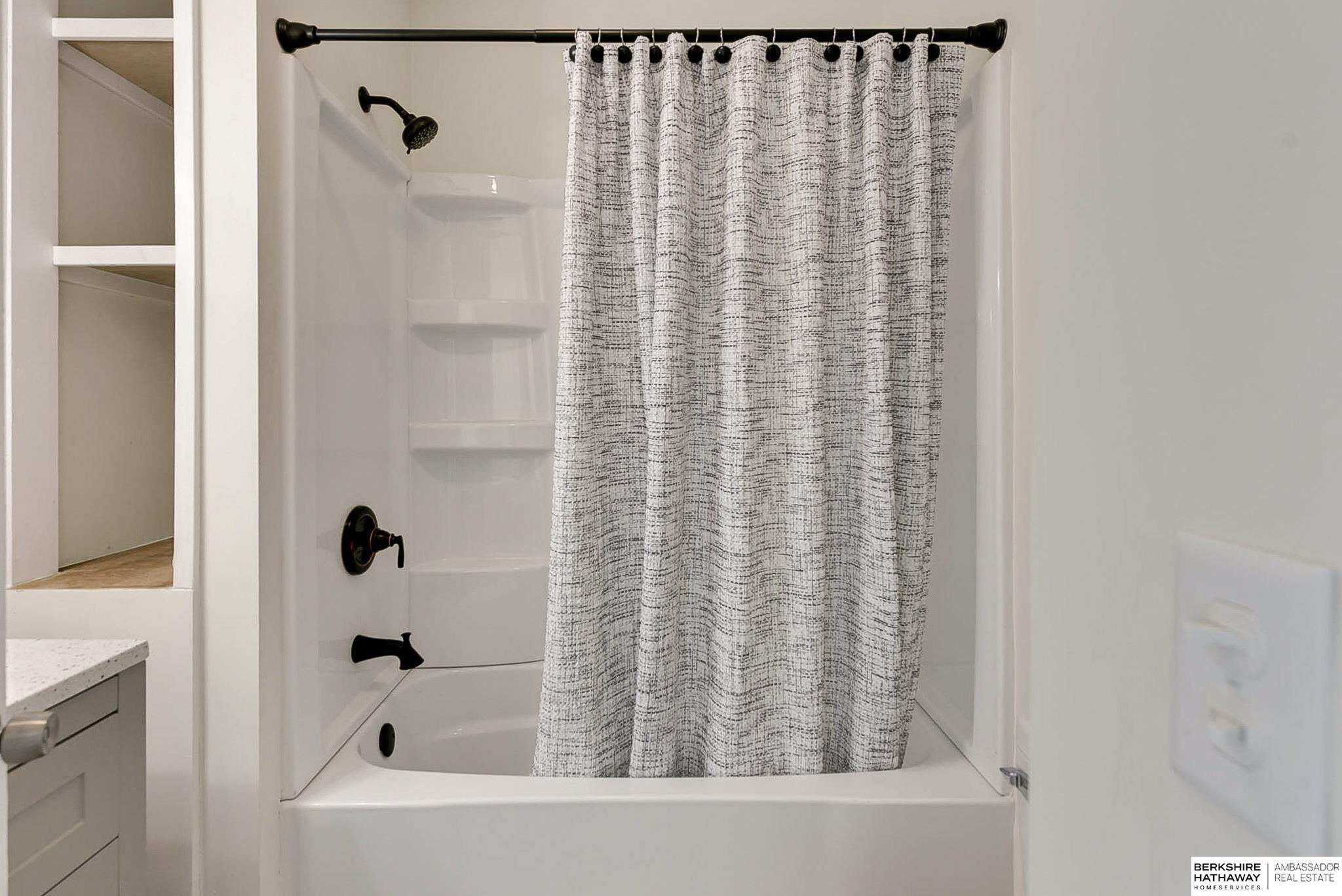 Omaha, Nebraska 68105, United States, 3 Bedrooms Bedrooms, ,3 BathroomsBathrooms,Residential,Active,900