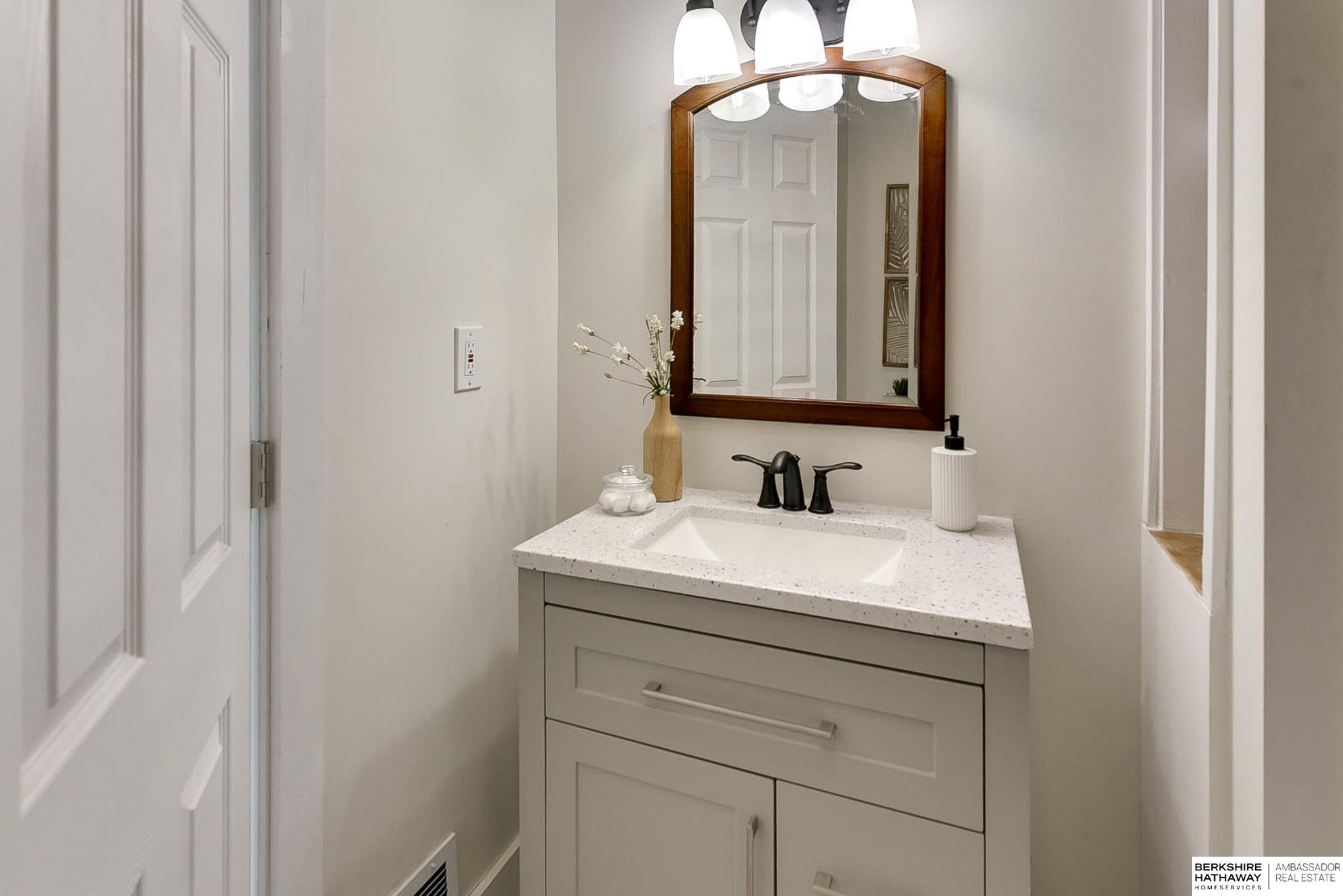 Omaha, Nebraska 68105, United States, 3 Bedrooms Bedrooms, ,3 BathroomsBathrooms,Residential,Active,900