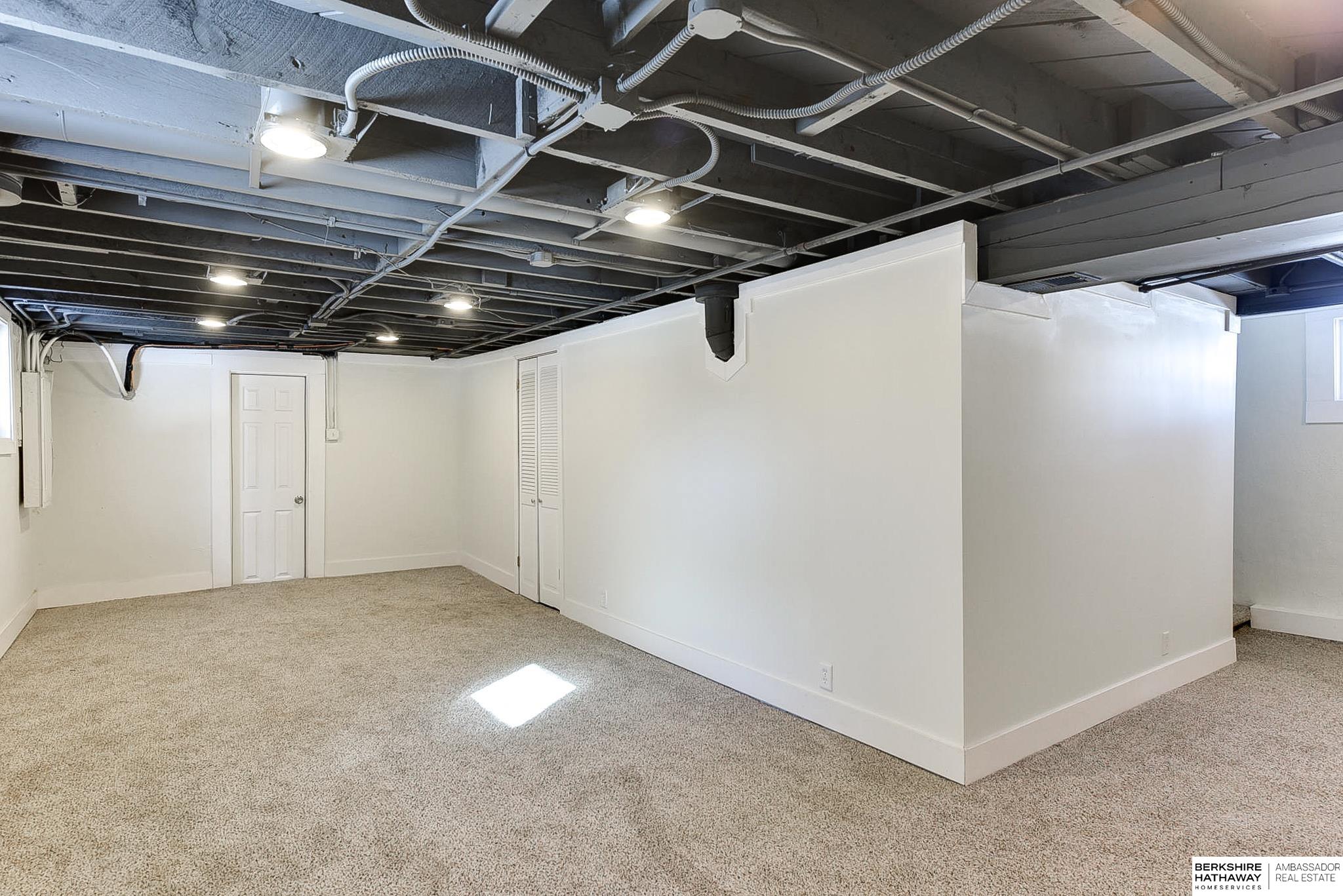 Omaha, Nebraska 68105, United States, 3 Bedrooms Bedrooms, ,3 BathroomsBathrooms,Residential,Active,900