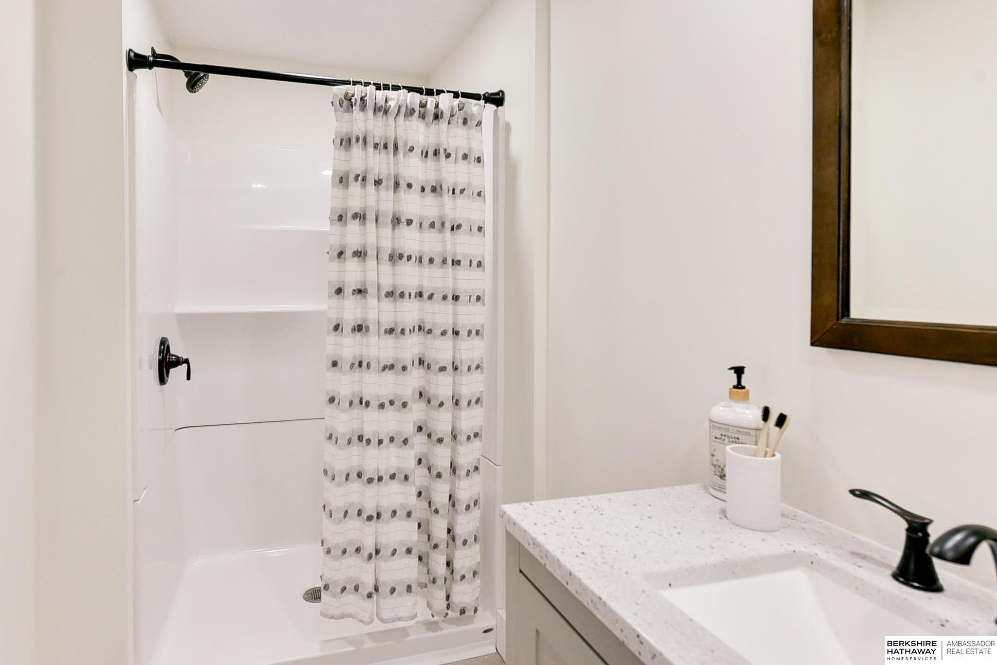 Omaha, Nebraska 68105, United States, 3 Bedrooms Bedrooms, ,3 BathroomsBathrooms,Residential,Active,900