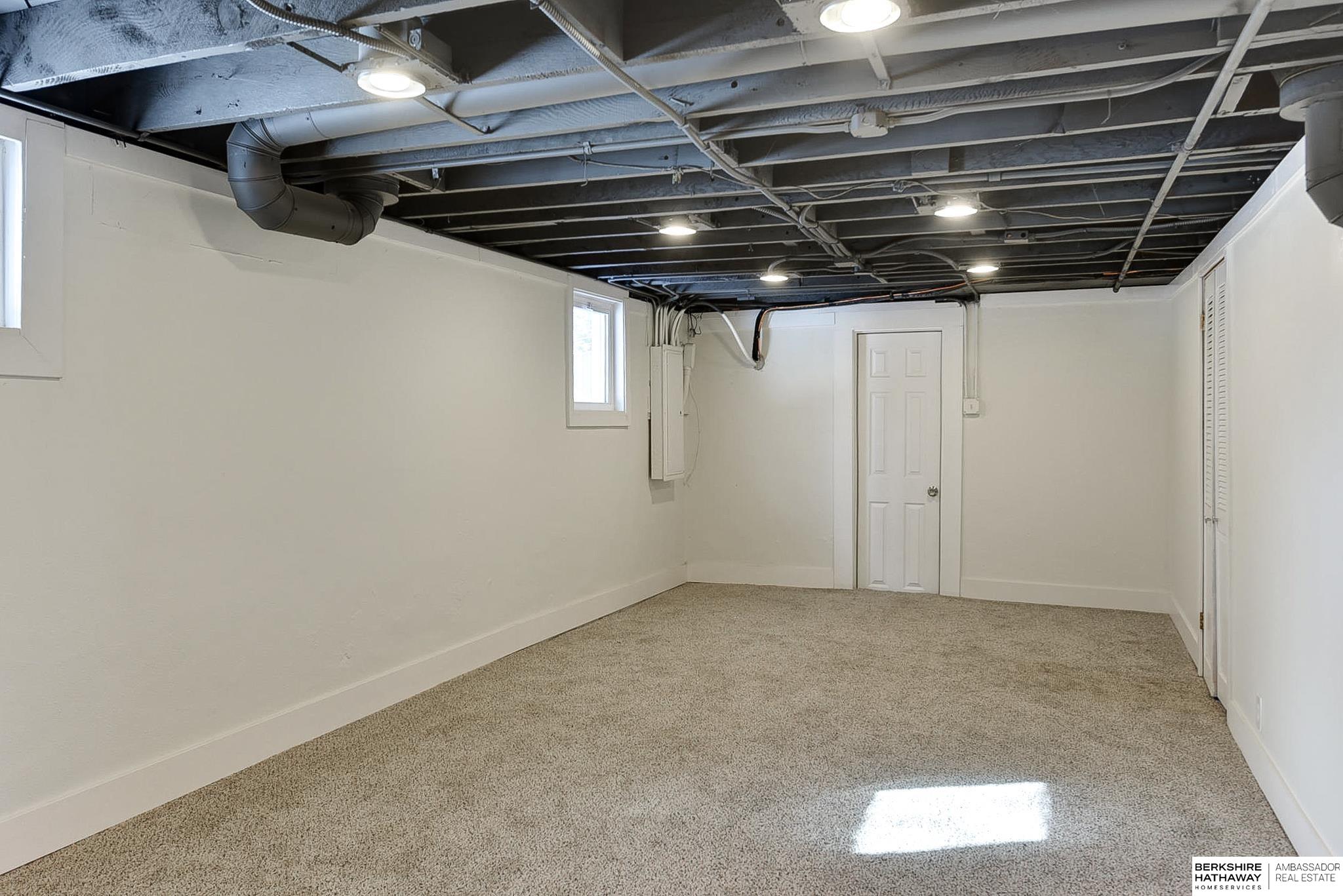 Omaha, Nebraska 68105, United States, 3 Bedrooms Bedrooms, ,3 BathroomsBathrooms,Residential,Active,900