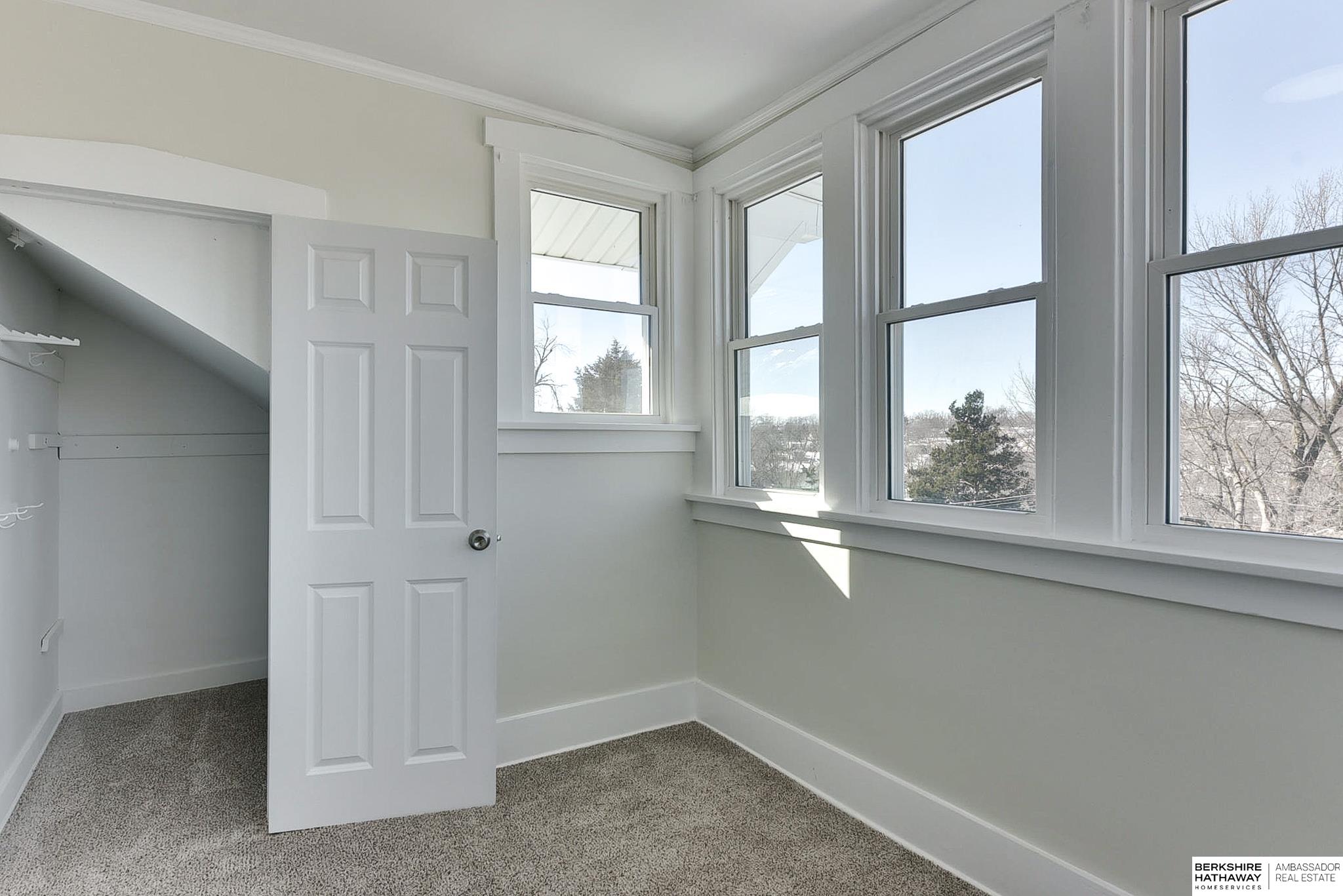 Omaha, Nebraska 68105, United States, 3 Bedrooms Bedrooms, ,3 BathroomsBathrooms,Residential,Active,900