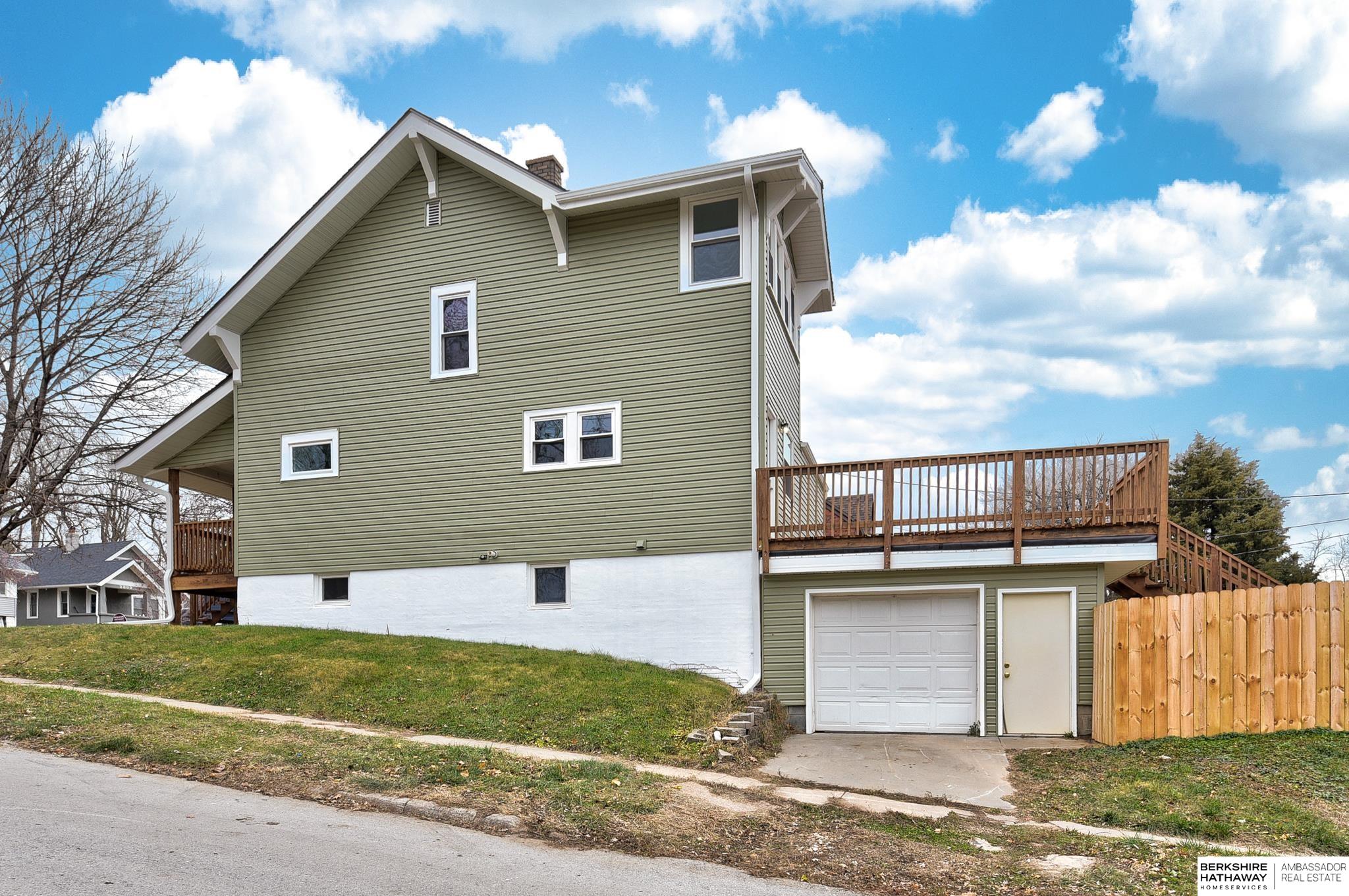 Omaha, Nebraska 68105, United States, 3 Bedrooms Bedrooms, ,3 BathroomsBathrooms,Residential,Active,900