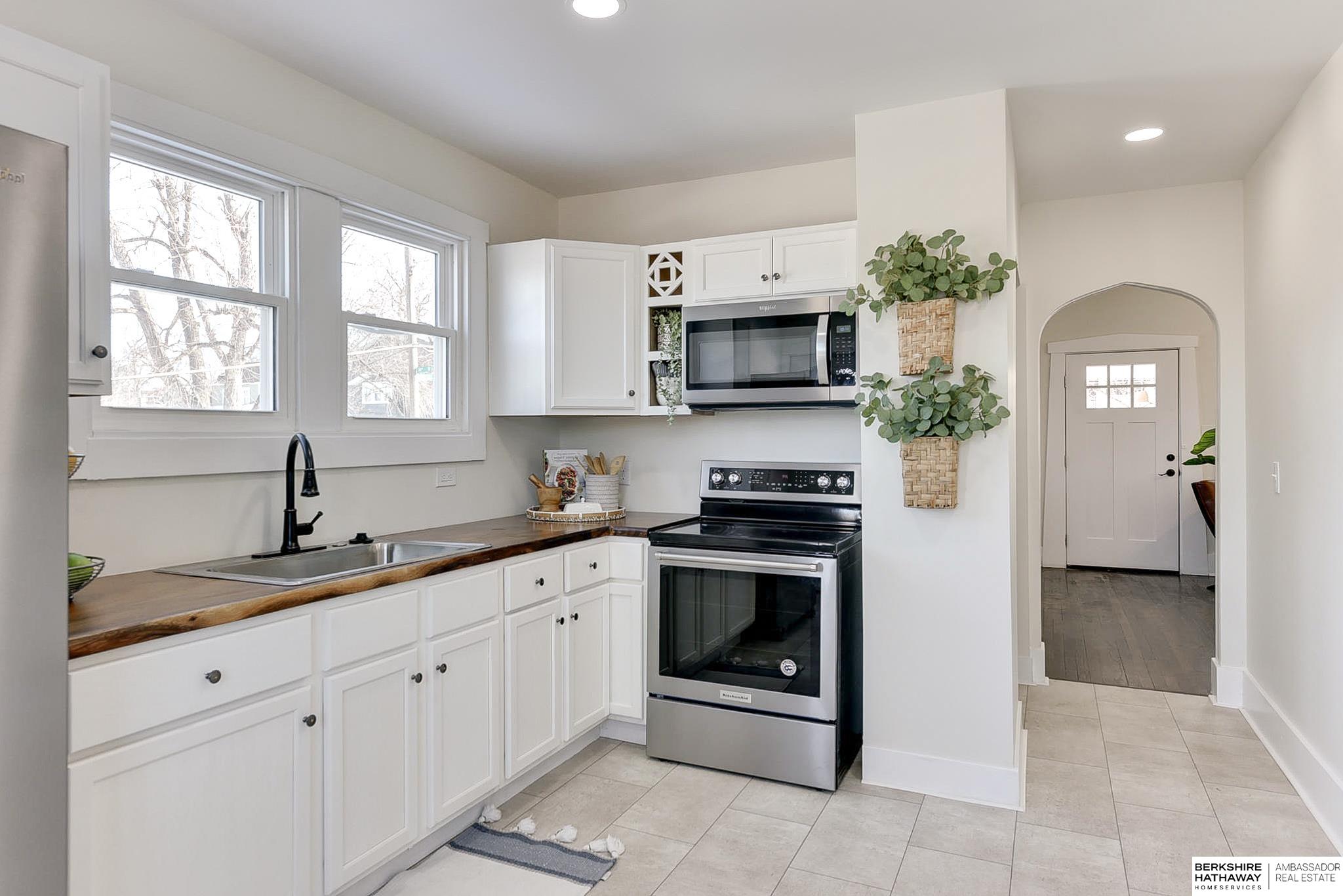 Omaha, Nebraska 68105, United States, 3 Bedrooms Bedrooms, ,3 BathroomsBathrooms,Residential,Active,900