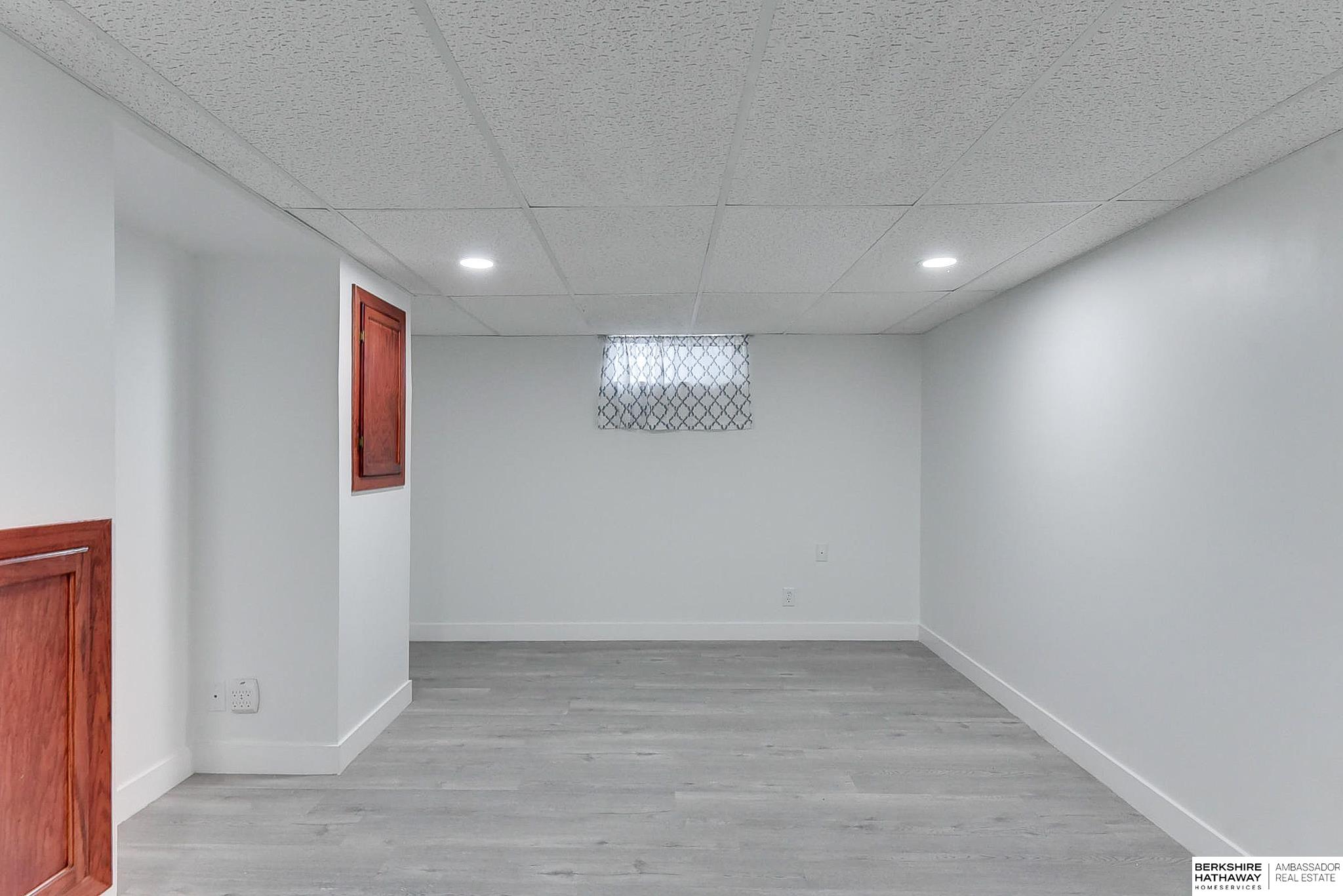 Omaha, Nebraska 68112, United States, 3 Bedrooms Bedrooms, ,2 BathroomsBathrooms,Residential,Active,112158