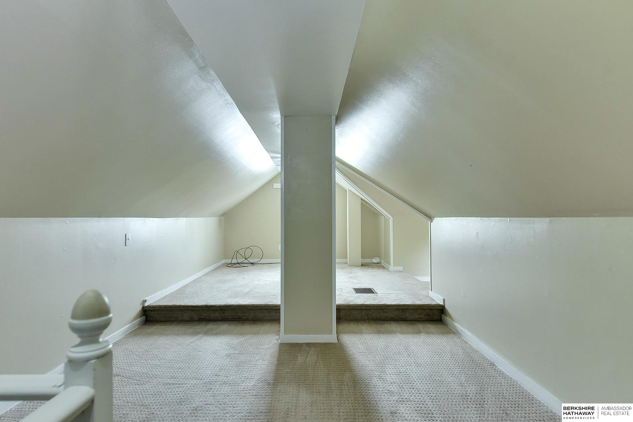 Omaha, Nebraska 68112, United States, 3 Bedrooms Bedrooms, ,2 BathroomsBathrooms,Residential,Active,112158