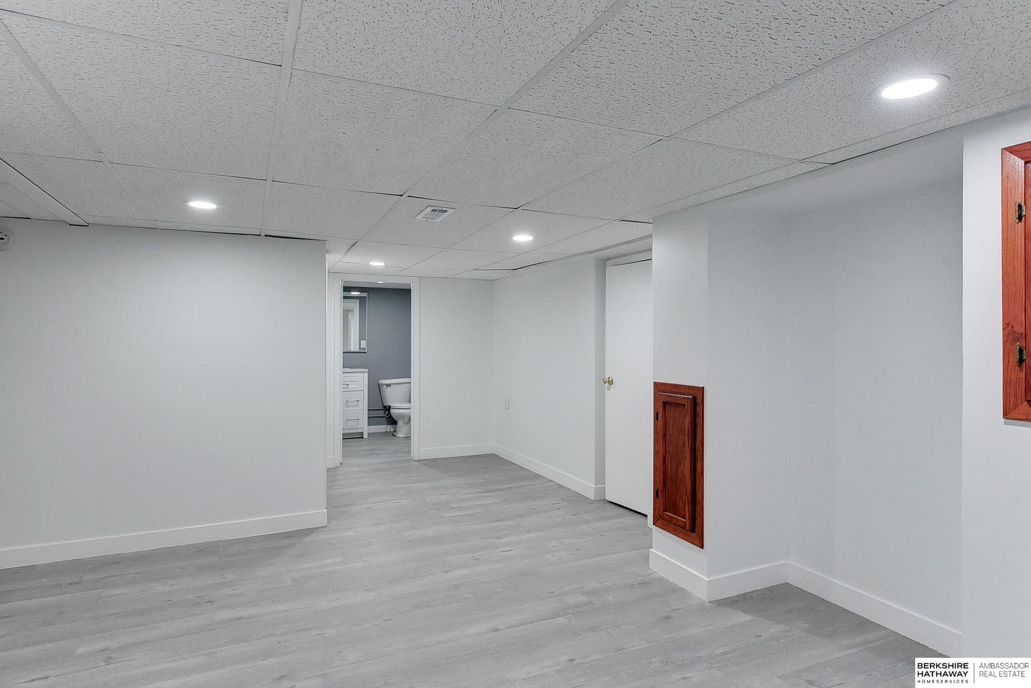 Omaha, Nebraska 68112, United States, 3 Bedrooms Bedrooms, ,2 BathroomsBathrooms,Residential,Active,112158