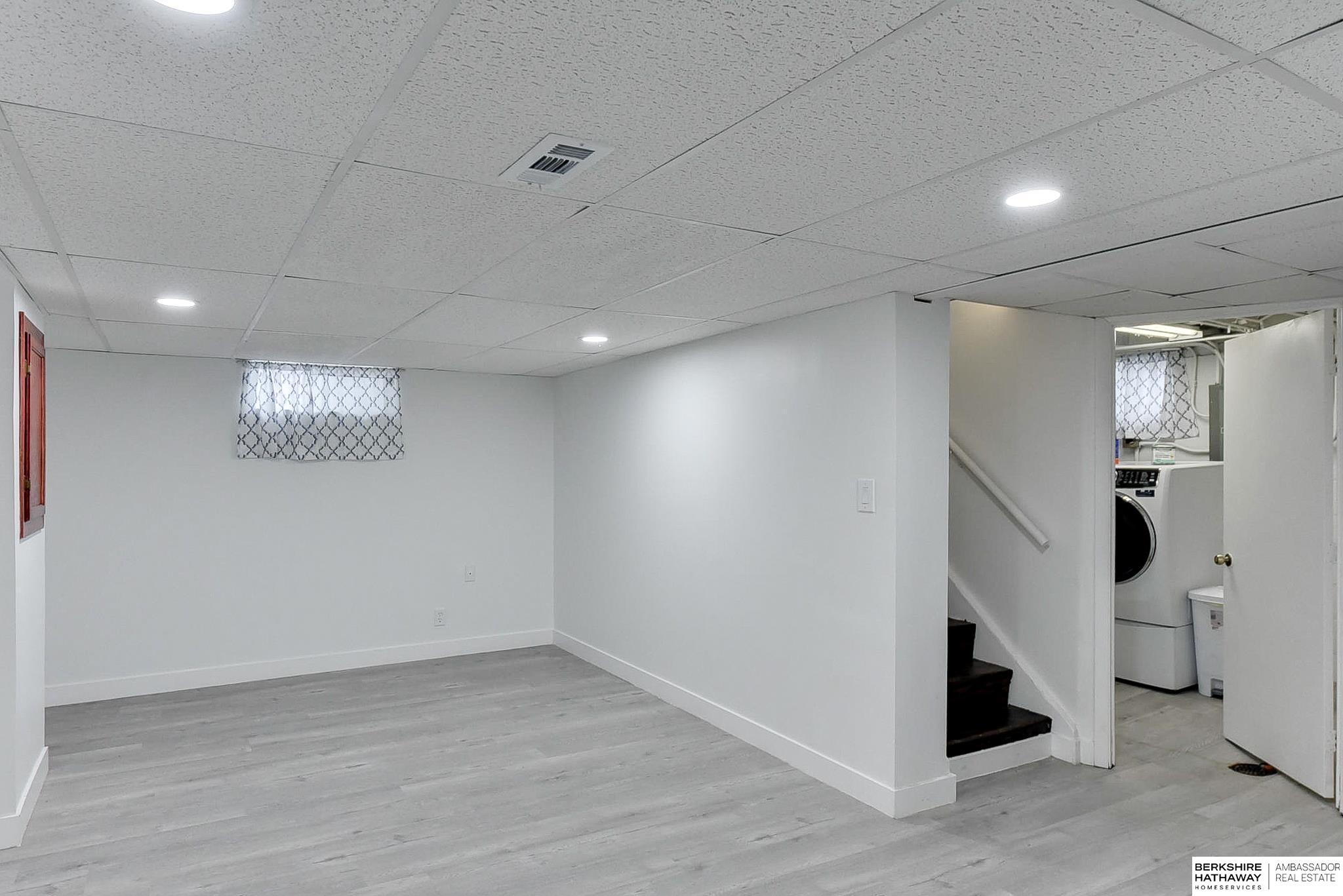 Omaha, Nebraska 68112, United States, 3 Bedrooms Bedrooms, ,2 BathroomsBathrooms,Residential,Active,112158