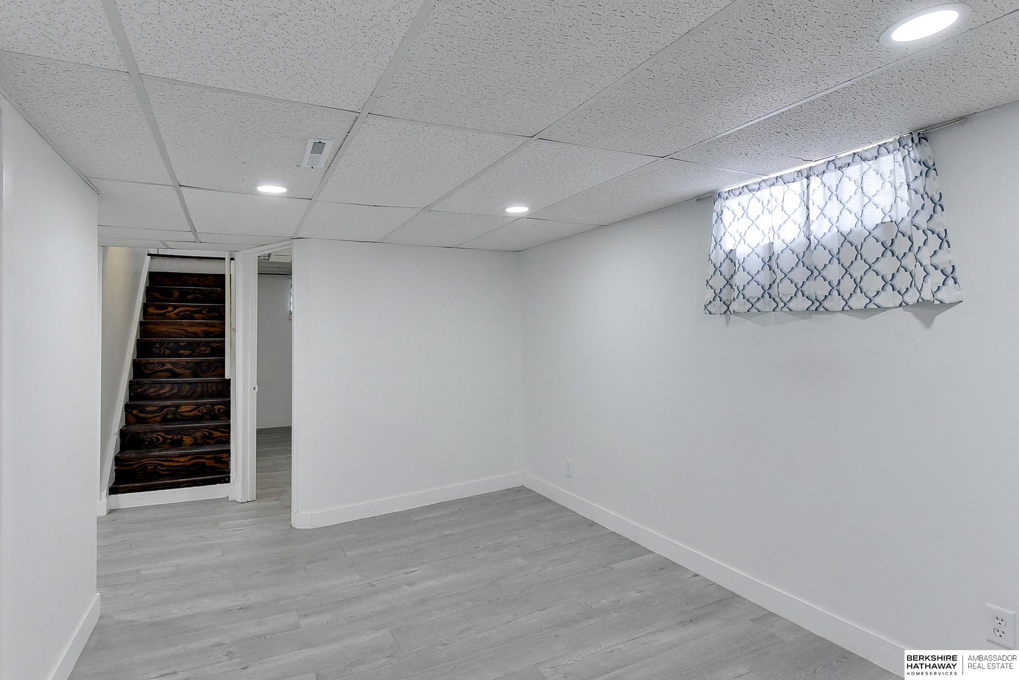 Omaha, Nebraska 68112, United States, 3 Bedrooms Bedrooms, ,2 BathroomsBathrooms,Residential,Active,112158