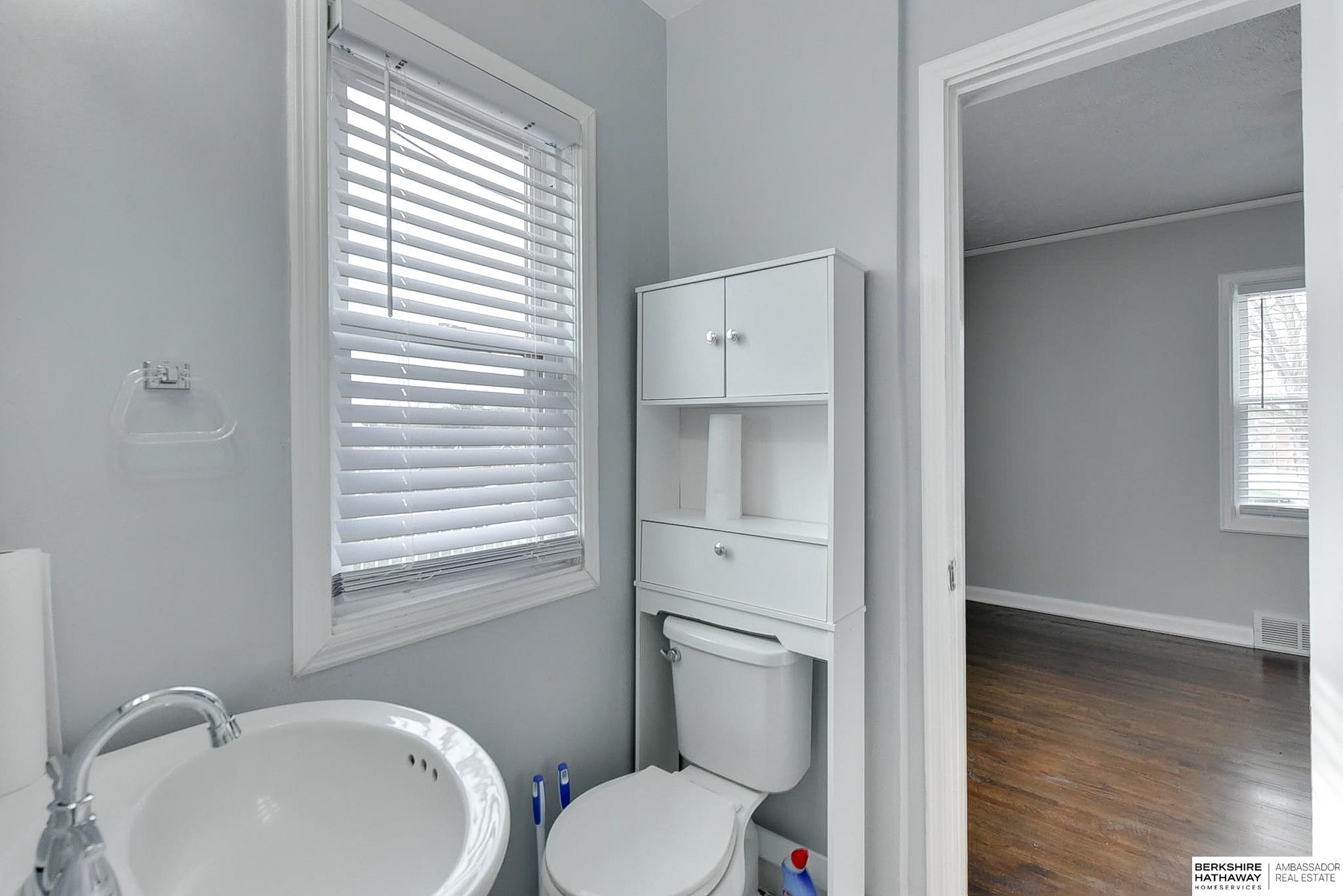 Omaha, Nebraska 68112, United States, 3 Bedrooms Bedrooms, ,2 BathroomsBathrooms,Residential,Active,112158