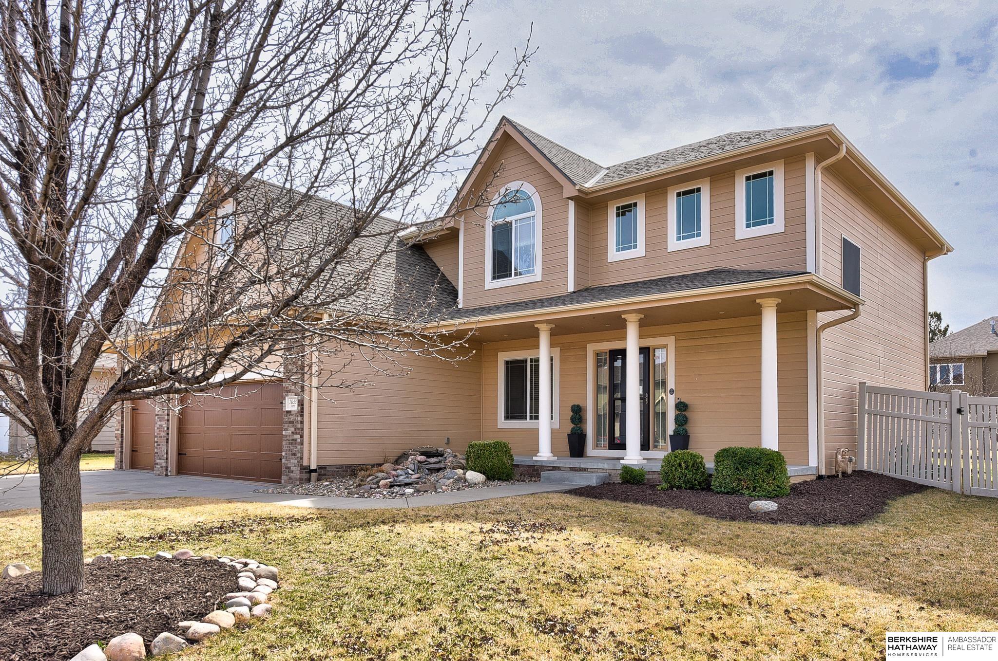 Papillion, Nebraska 68046, United States, 5 Bedrooms Bedrooms, ,4 BathroomsBathrooms,Residential,Active,92393