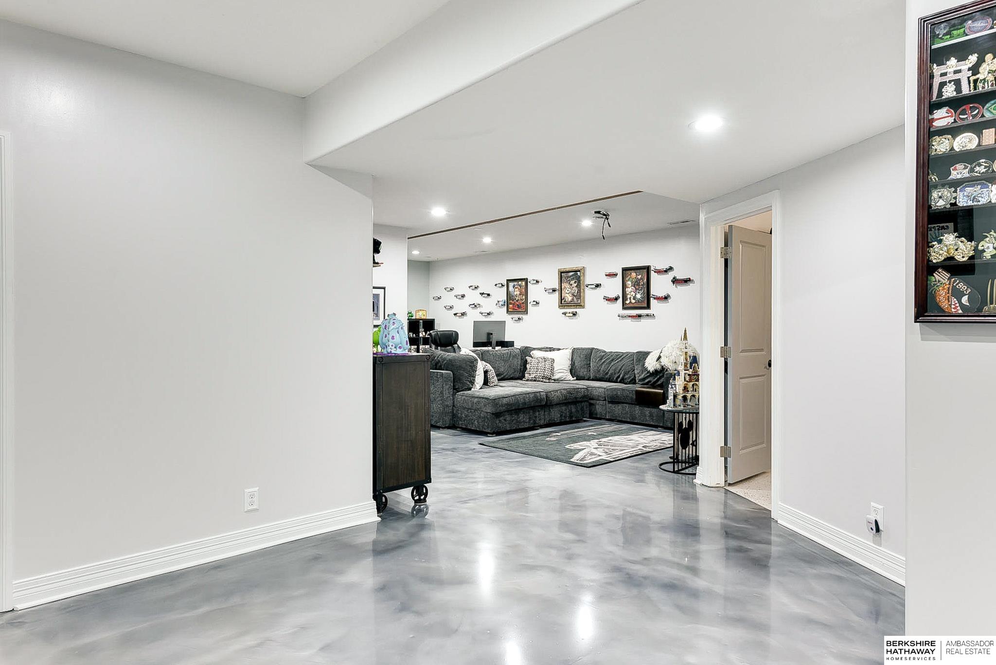 Papillion, Nebraska 68046, United States, 5 Bedrooms Bedrooms, ,4 BathroomsBathrooms,Residential,Active,92393