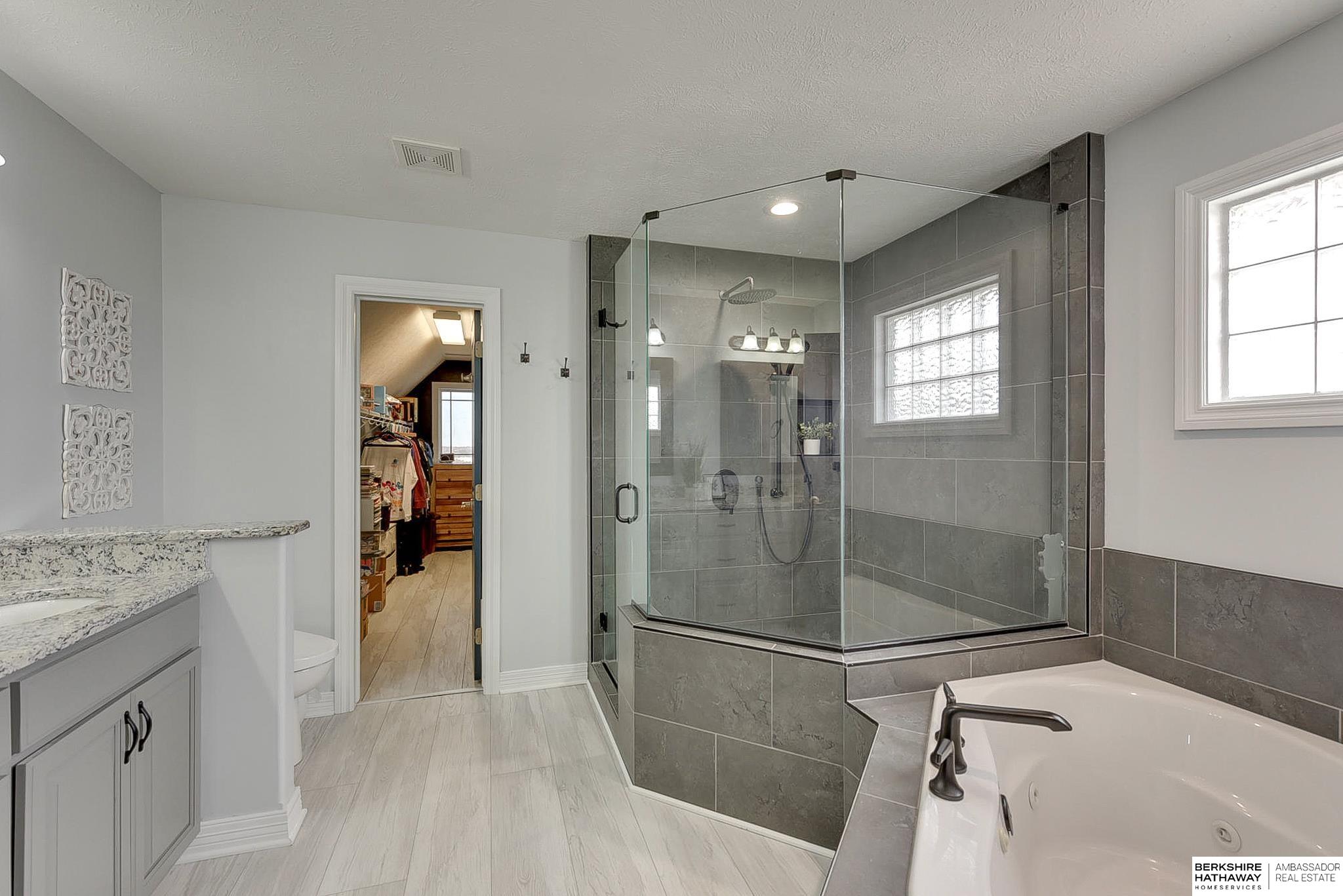 Papillion, Nebraska 68046, United States, 5 Bedrooms Bedrooms, ,4 BathroomsBathrooms,Residential,Active,92393