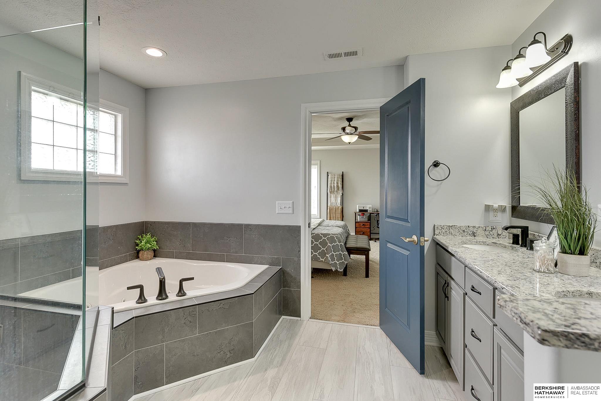 Papillion, Nebraska 68046, United States, 5 Bedrooms Bedrooms, ,4 BathroomsBathrooms,Residential,Active,92393