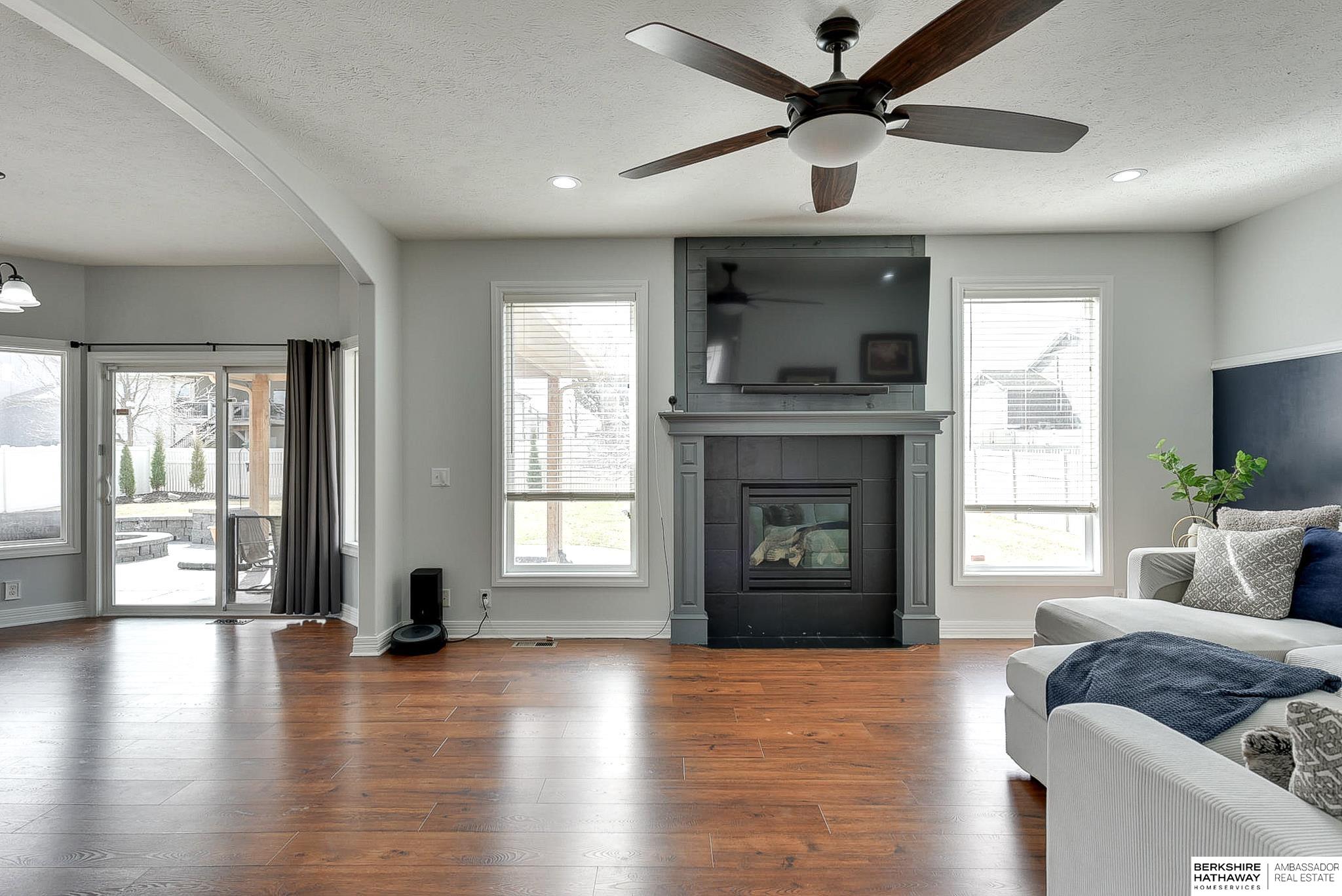 Papillion, Nebraska 68046, United States, 5 Bedrooms Bedrooms, ,4 BathroomsBathrooms,Residential,Active,92393