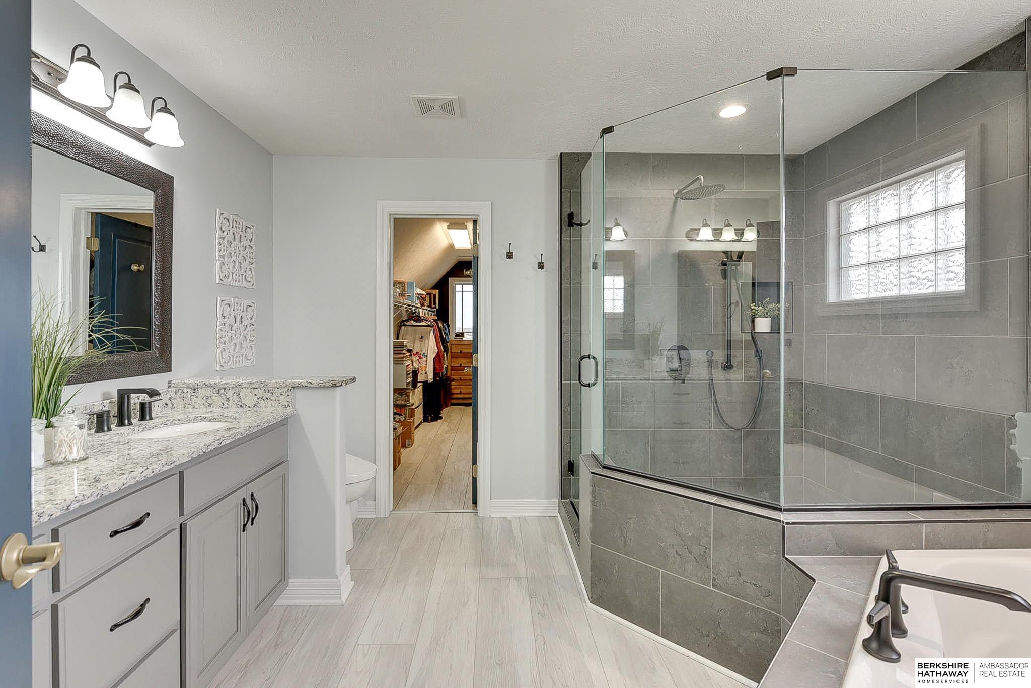 Papillion, Nebraska 68046, United States, 5 Bedrooms Bedrooms, ,4 BathroomsBathrooms,Residential,Active,92393