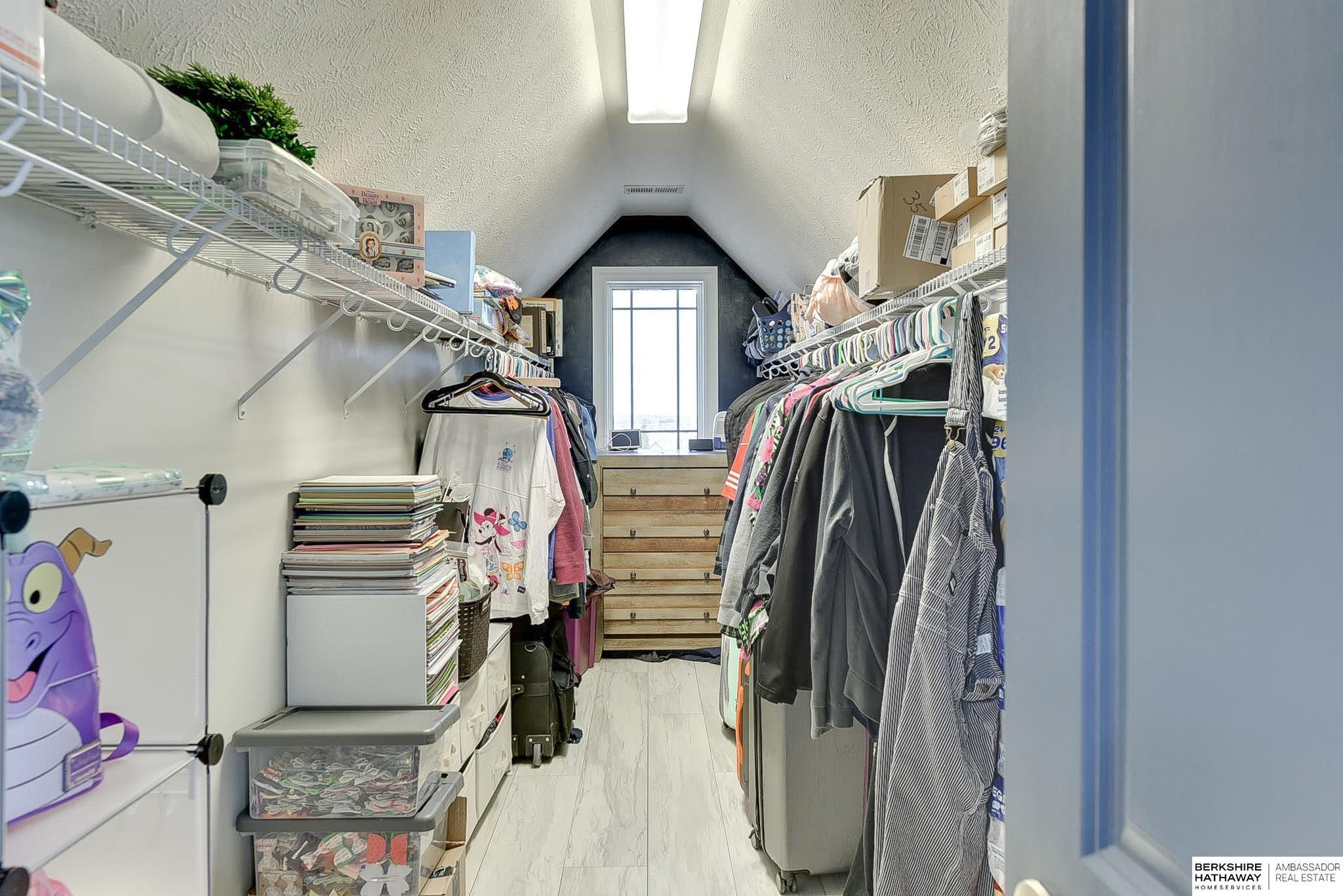 Papillion, Nebraska 68046, United States, 5 Bedrooms Bedrooms, ,4 BathroomsBathrooms,Residential,Active,92393