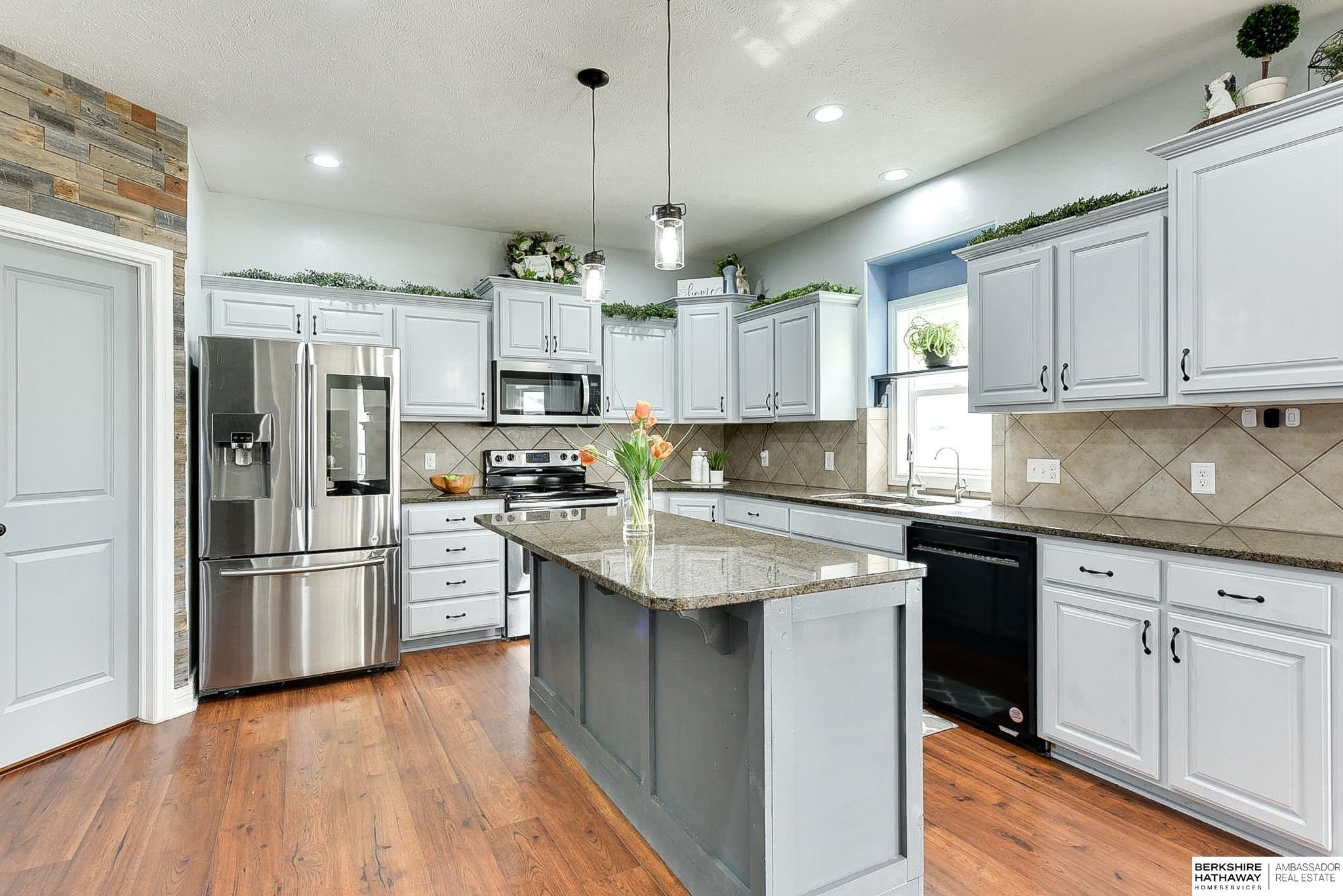 Papillion, Nebraska 68046, United States, 5 Bedrooms Bedrooms, ,4 BathroomsBathrooms,Residential,Active,92393