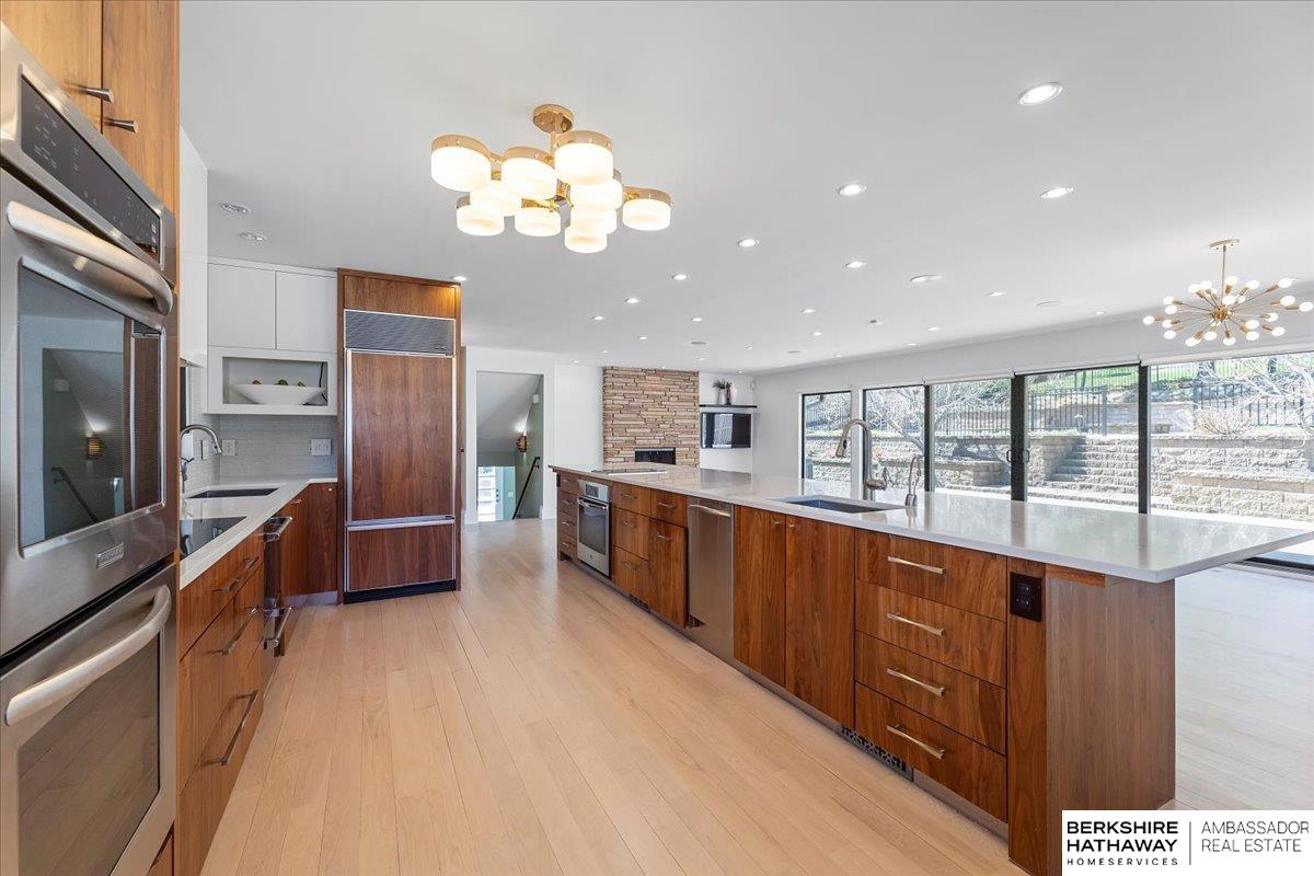 Omaha, Nebraska 68124, United States, 3 Bedrooms Bedrooms, ,4 BathroomsBathrooms,Residential,Active,98917