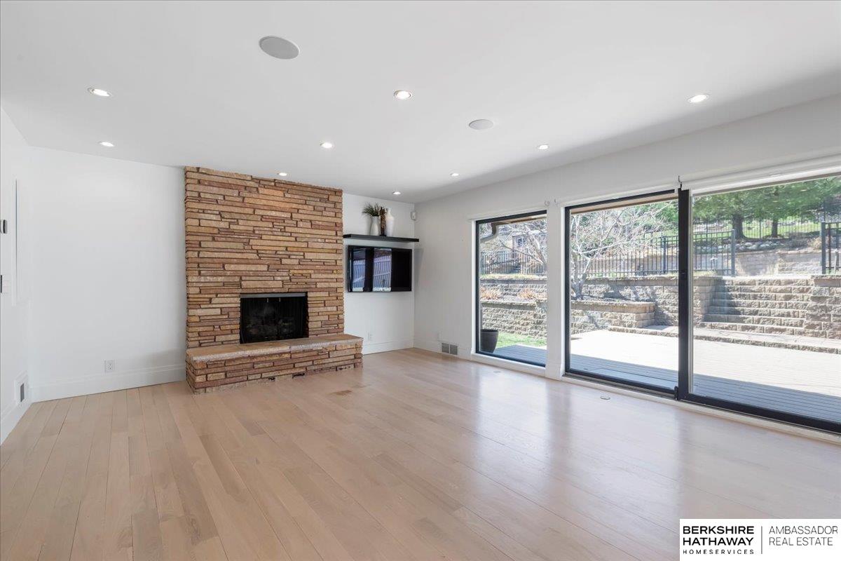 Omaha, Nebraska 68124, United States, 3 Bedrooms Bedrooms, ,4 BathroomsBathrooms,Residential,Active,98917