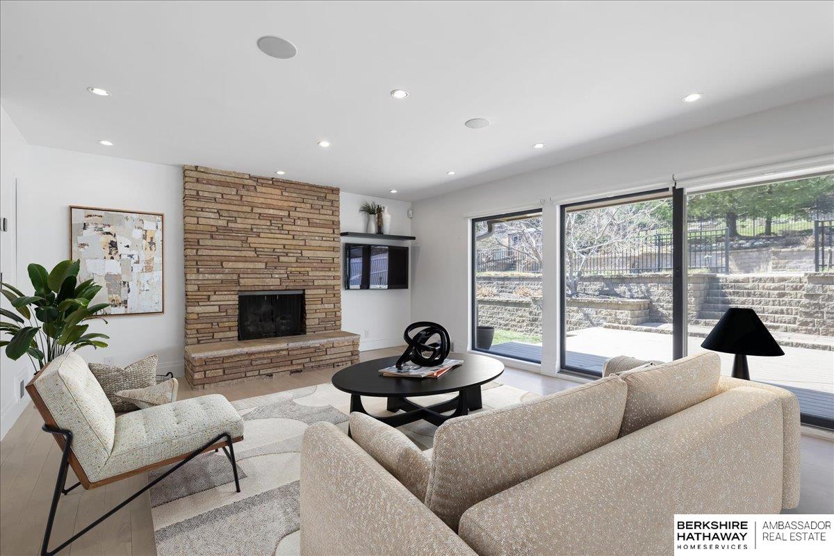 Omaha, Nebraska 68124, United States, 3 Bedrooms Bedrooms, ,4 BathroomsBathrooms,Residential,Active,98917