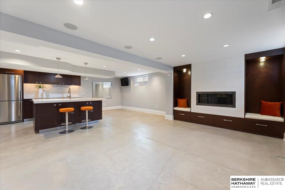 Omaha, Nebraska 68124, United States, 3 Bedrooms Bedrooms, ,4 BathroomsBathrooms,Residential,Active,98917