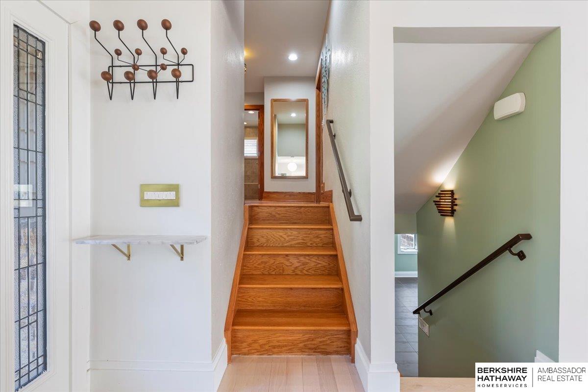 Omaha, Nebraska 68124, United States, 3 Bedrooms Bedrooms, ,4 BathroomsBathrooms,Residential,Active,98917