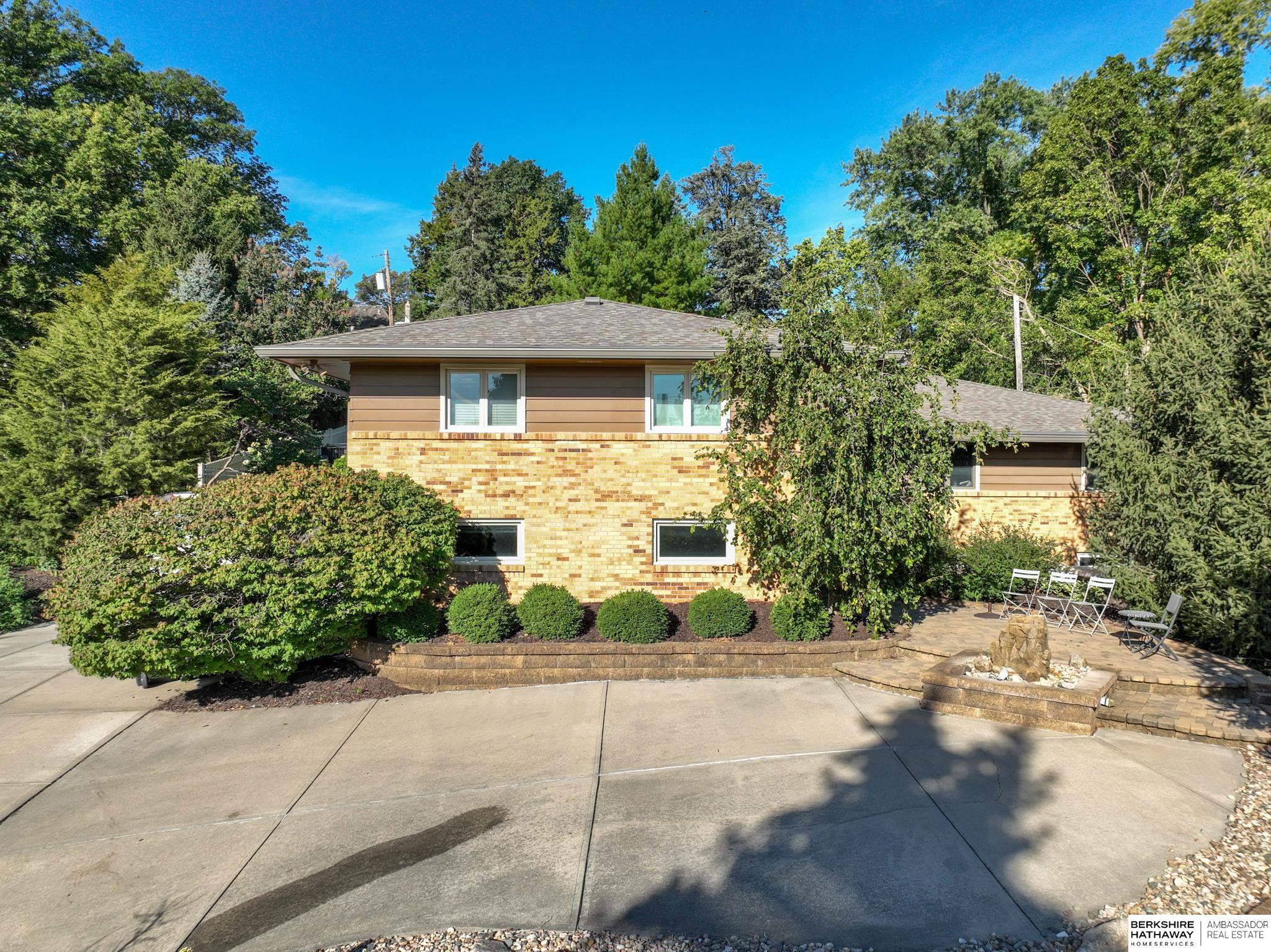 Omaha, Nebraska 68124, United States, 3 Bedrooms Bedrooms, ,4 BathroomsBathrooms,Residential,Active,98917