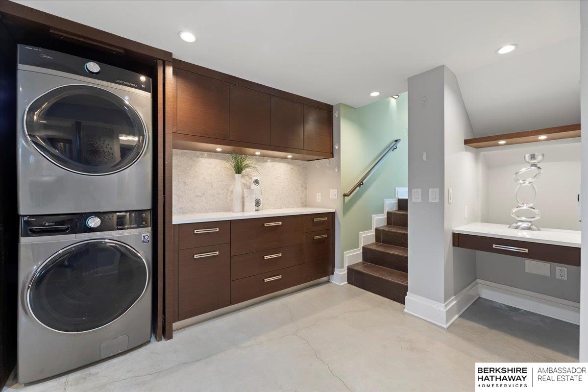 Omaha, Nebraska 68124, United States, 3 Bedrooms Bedrooms, ,4 BathroomsBathrooms,Residential,Active,98917