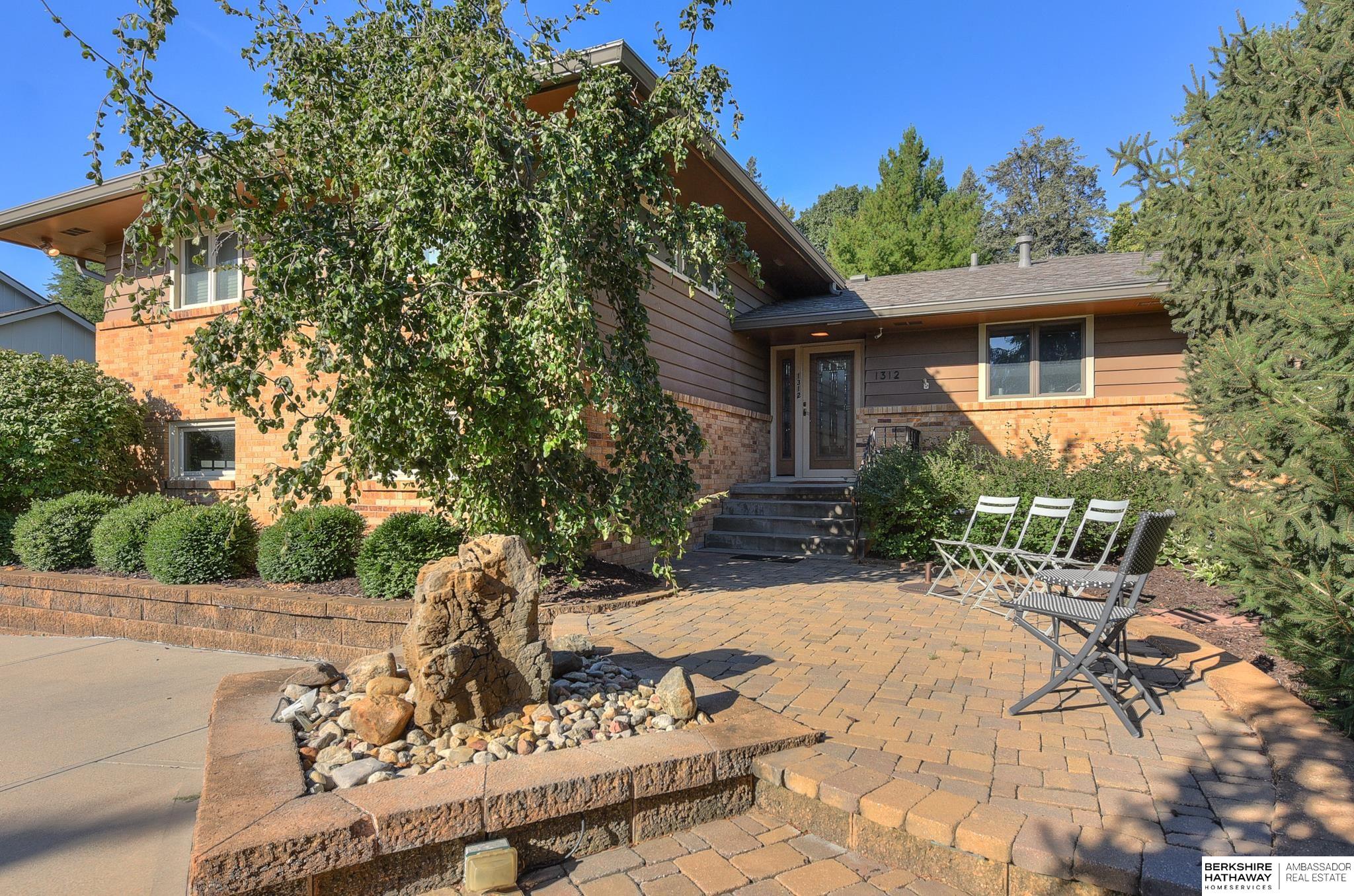 Omaha, Nebraska 68124, United States, 3 Bedrooms Bedrooms, ,4 BathroomsBathrooms,Residential,Active,98917