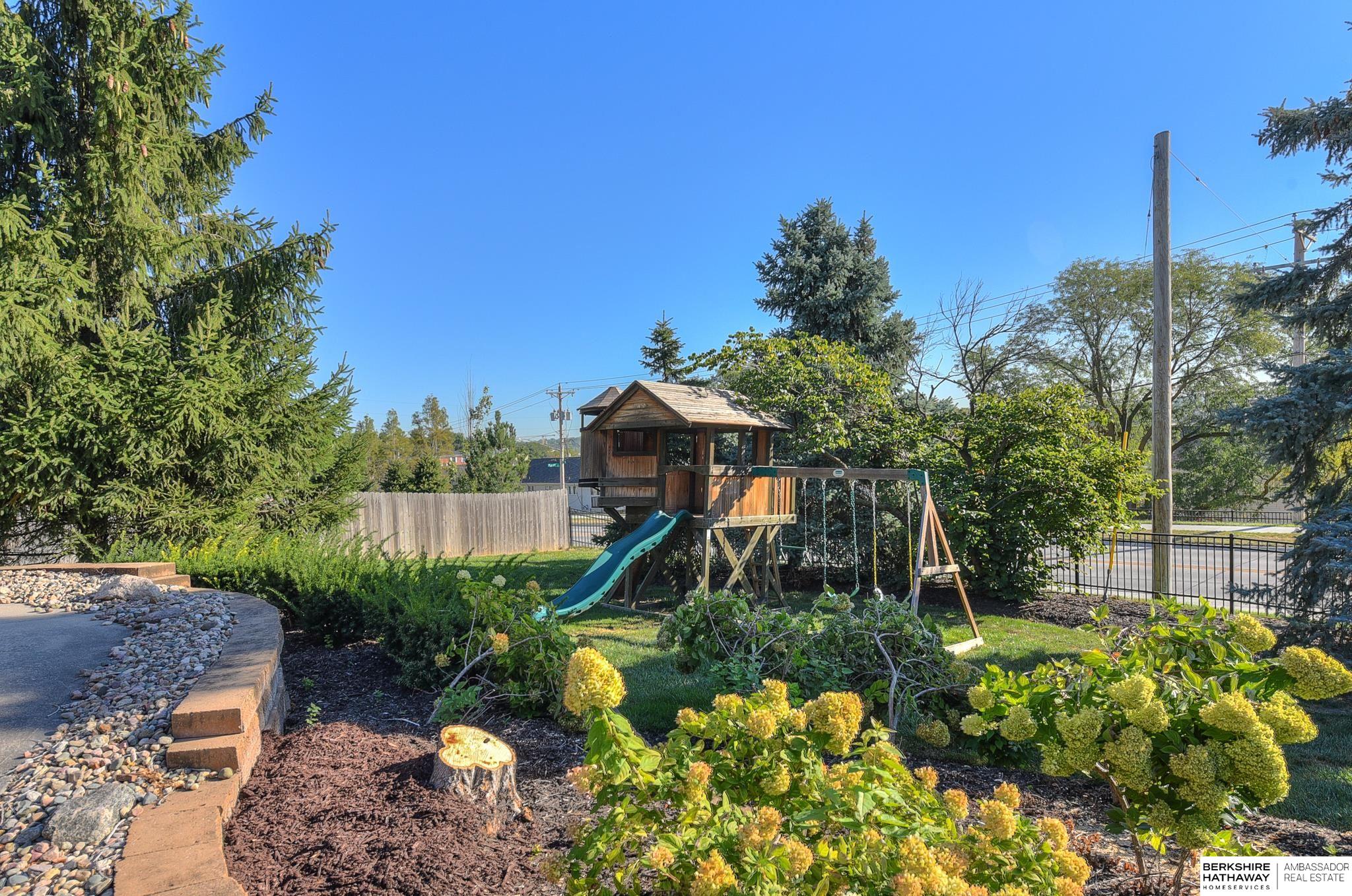 Omaha, Nebraska 68124, United States, 3 Bedrooms Bedrooms, ,4 BathroomsBathrooms,Residential,Active,98917