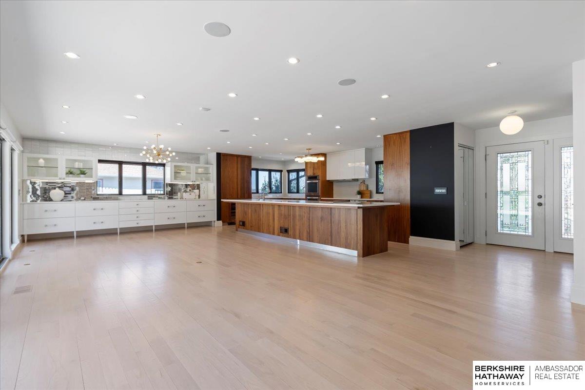 Omaha, Nebraska 68124, United States, 3 Bedrooms Bedrooms, ,4 BathroomsBathrooms,Residential,Active,98917