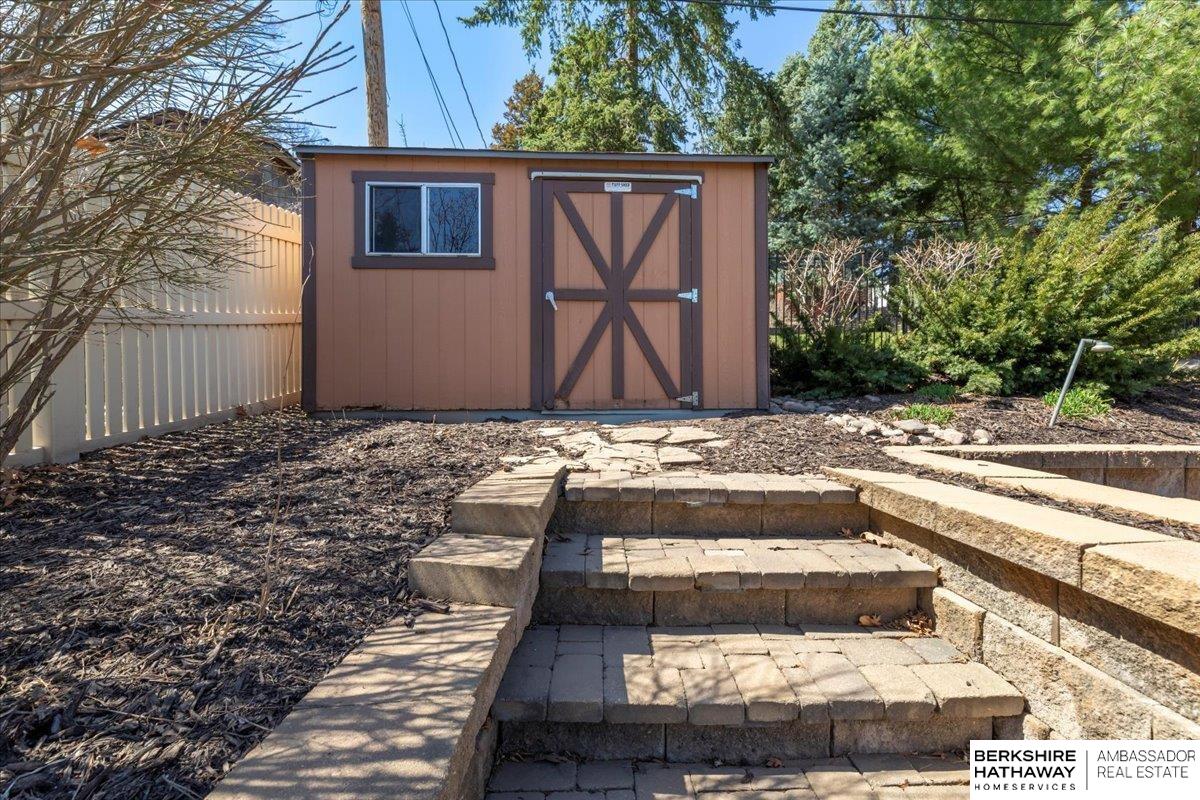 Omaha, Nebraska 68124, United States, 3 Bedrooms Bedrooms, ,4 BathroomsBathrooms,Residential,Active,98917