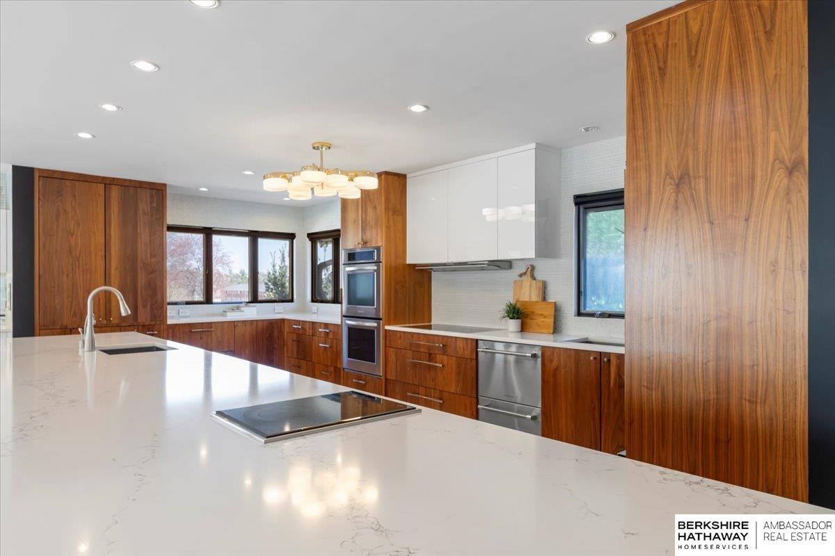 Omaha, Nebraska 68124, United States, 3 Bedrooms Bedrooms, ,4 BathroomsBathrooms,Residential,Active,98917