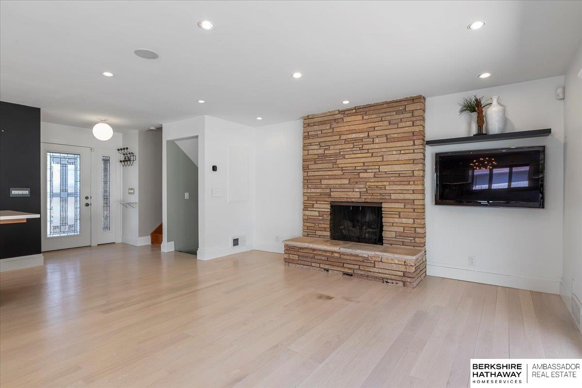 Omaha, Nebraska 68124, United States, 3 Bedrooms Bedrooms, ,4 BathroomsBathrooms,Residential,Active,98917