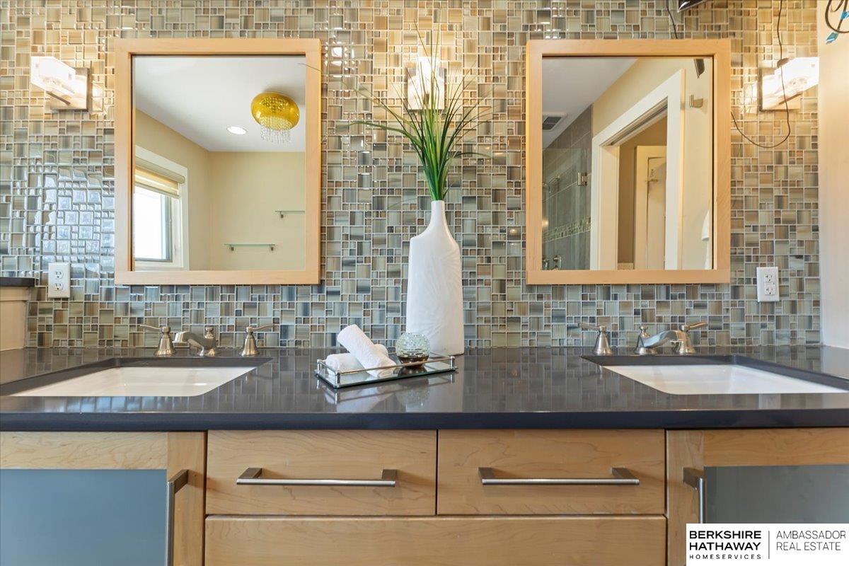 Omaha, Nebraska 68124, United States, 3 Bedrooms Bedrooms, ,4 BathroomsBathrooms,Residential,Active,98917