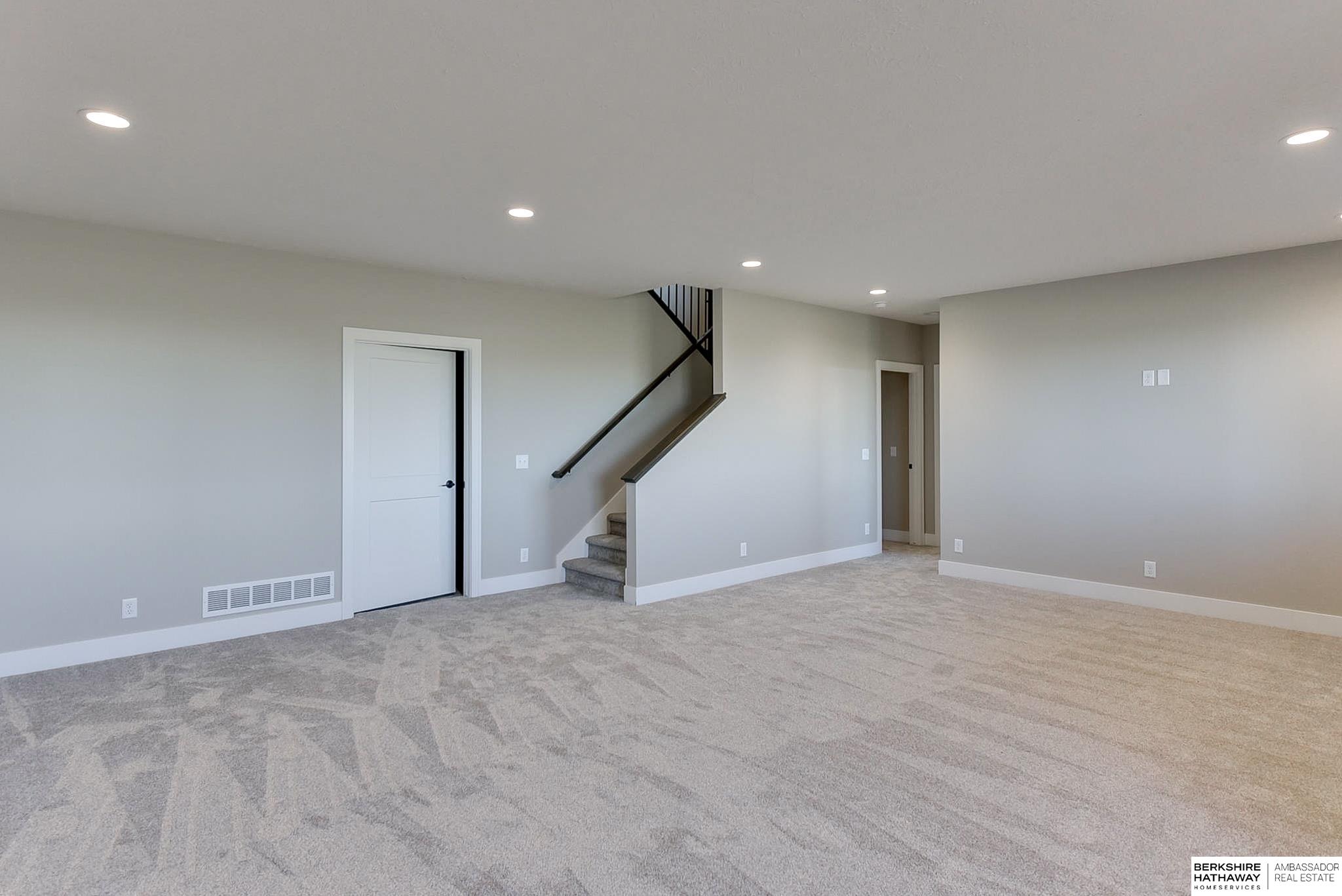 Wahoo, Nebraska 68066, United States, 4 Bedrooms Bedrooms, ,3 BathroomsBathrooms,Residential,Pending,38390