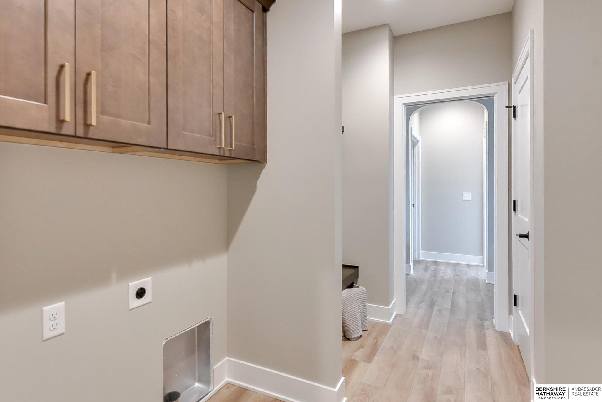 Wahoo, Nebraska 68066, United States, 4 Bedrooms Bedrooms, ,3 BathroomsBathrooms,Residential,Pending,38390