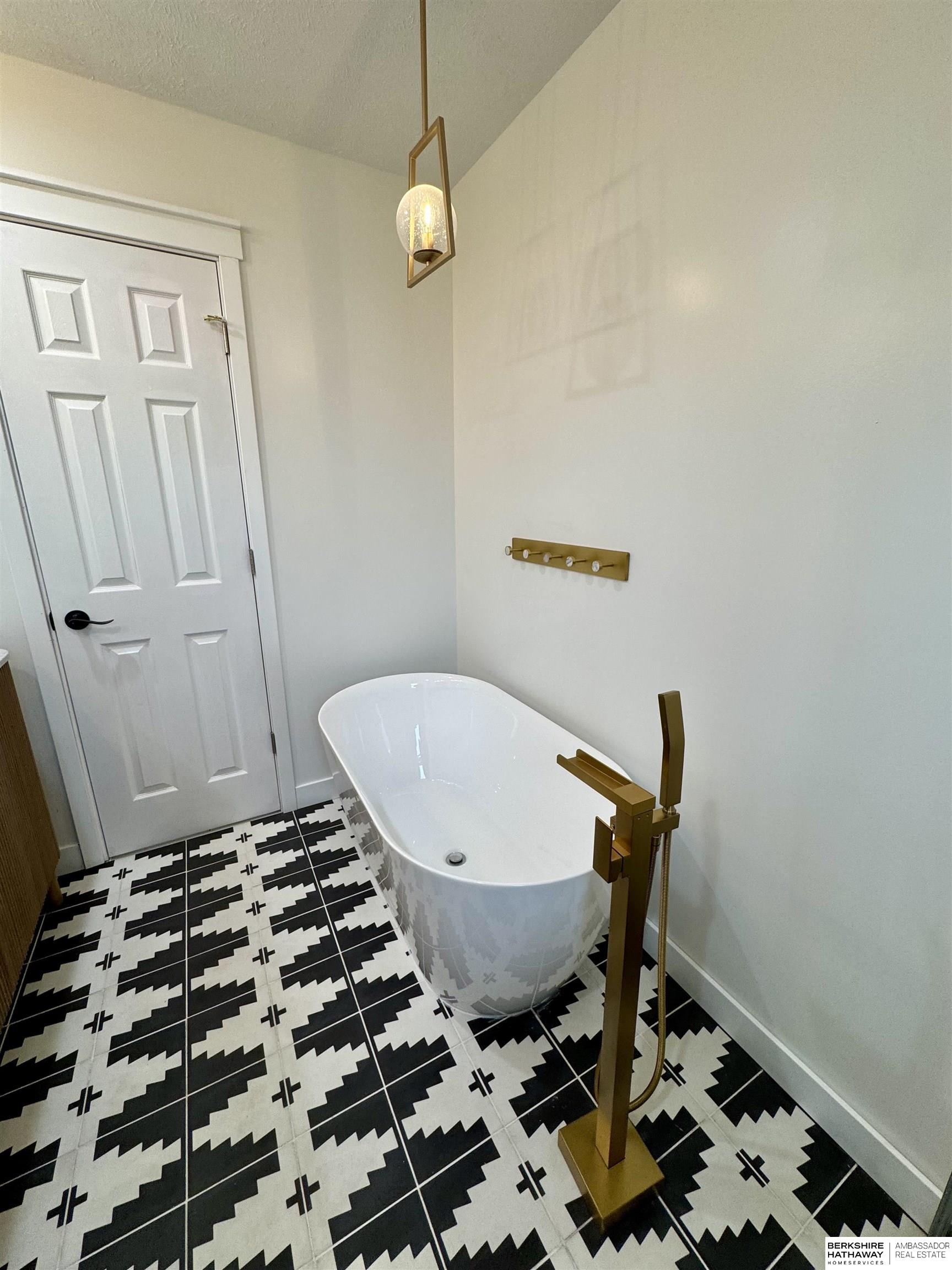 Tecumseh, Nebraska 68450, United States, 4 Bedrooms Bedrooms, ,2 BathroomsBathrooms,Residential,Active,27185