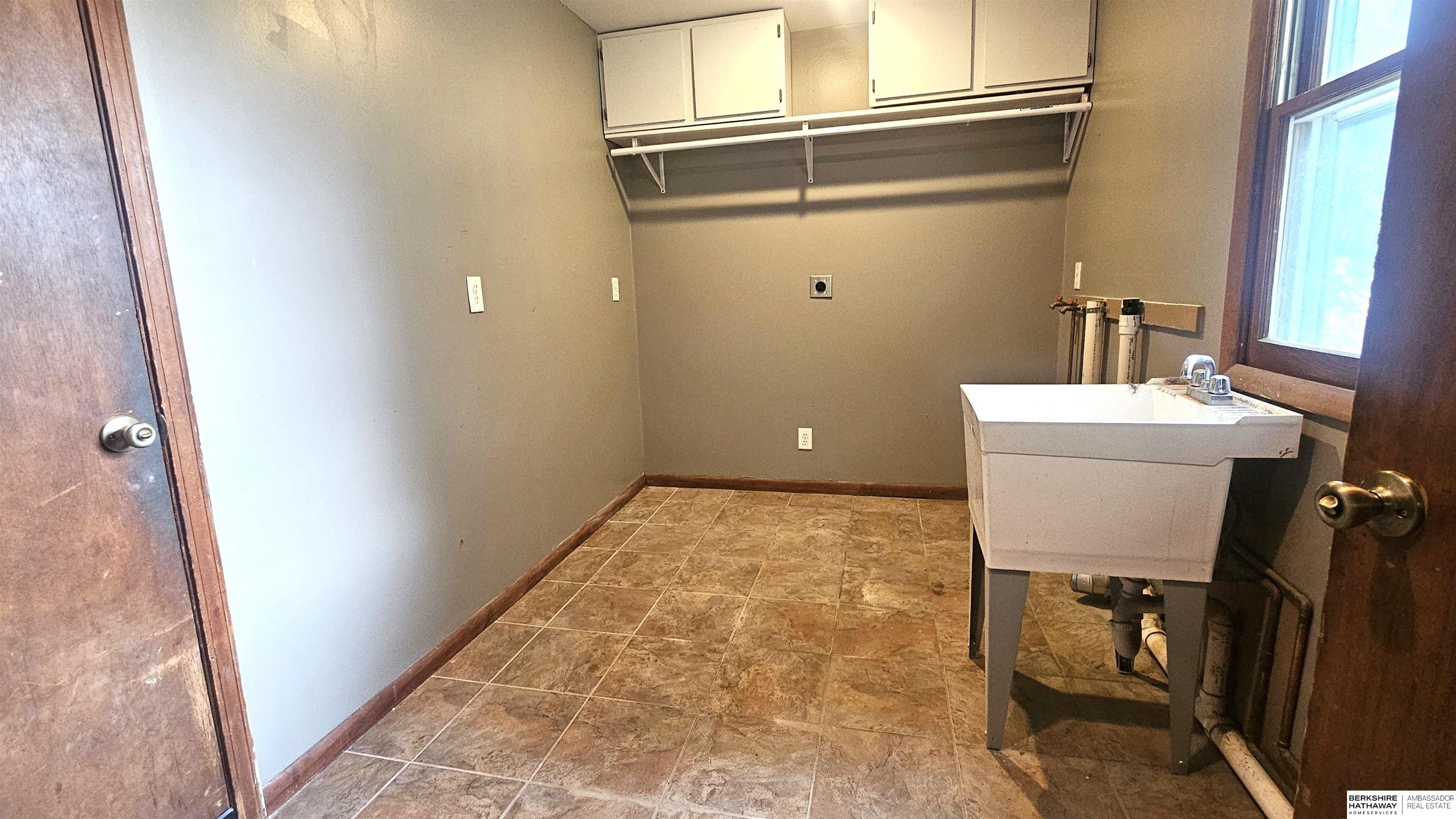 Valparaiso, Nebraska 68065, United States, 4 Bedrooms Bedrooms, ,3 BathroomsBathrooms,Residential,Pending,51630